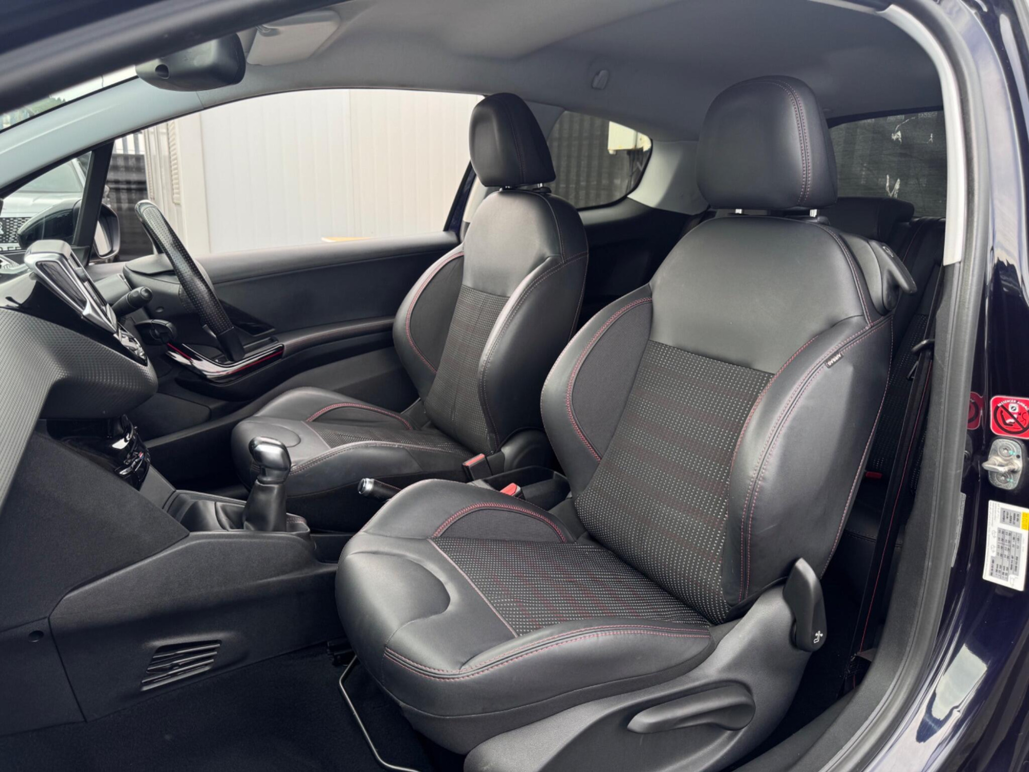 2016 Peugeot 208 image 7