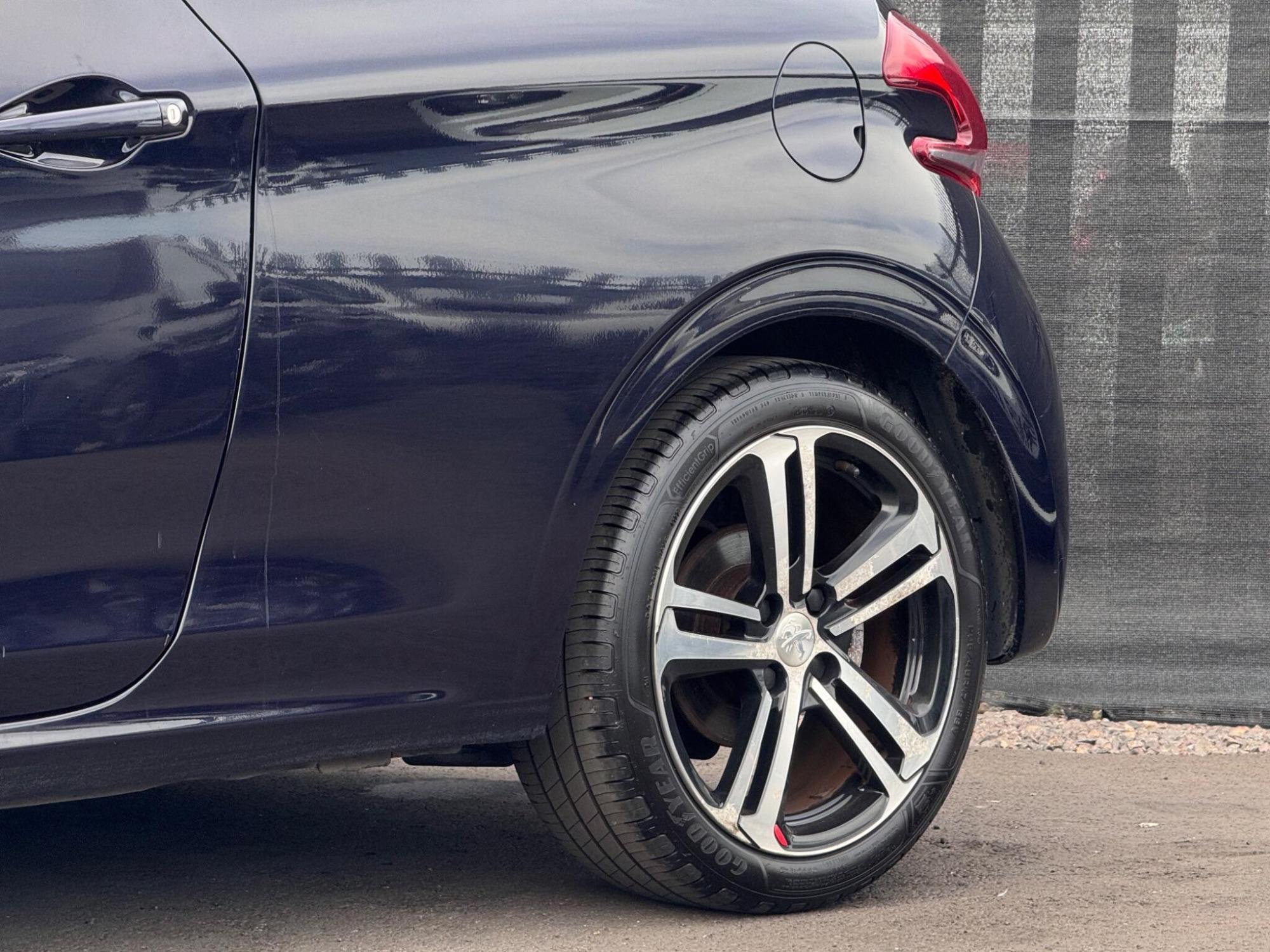 2016 Peugeot 208 image 17