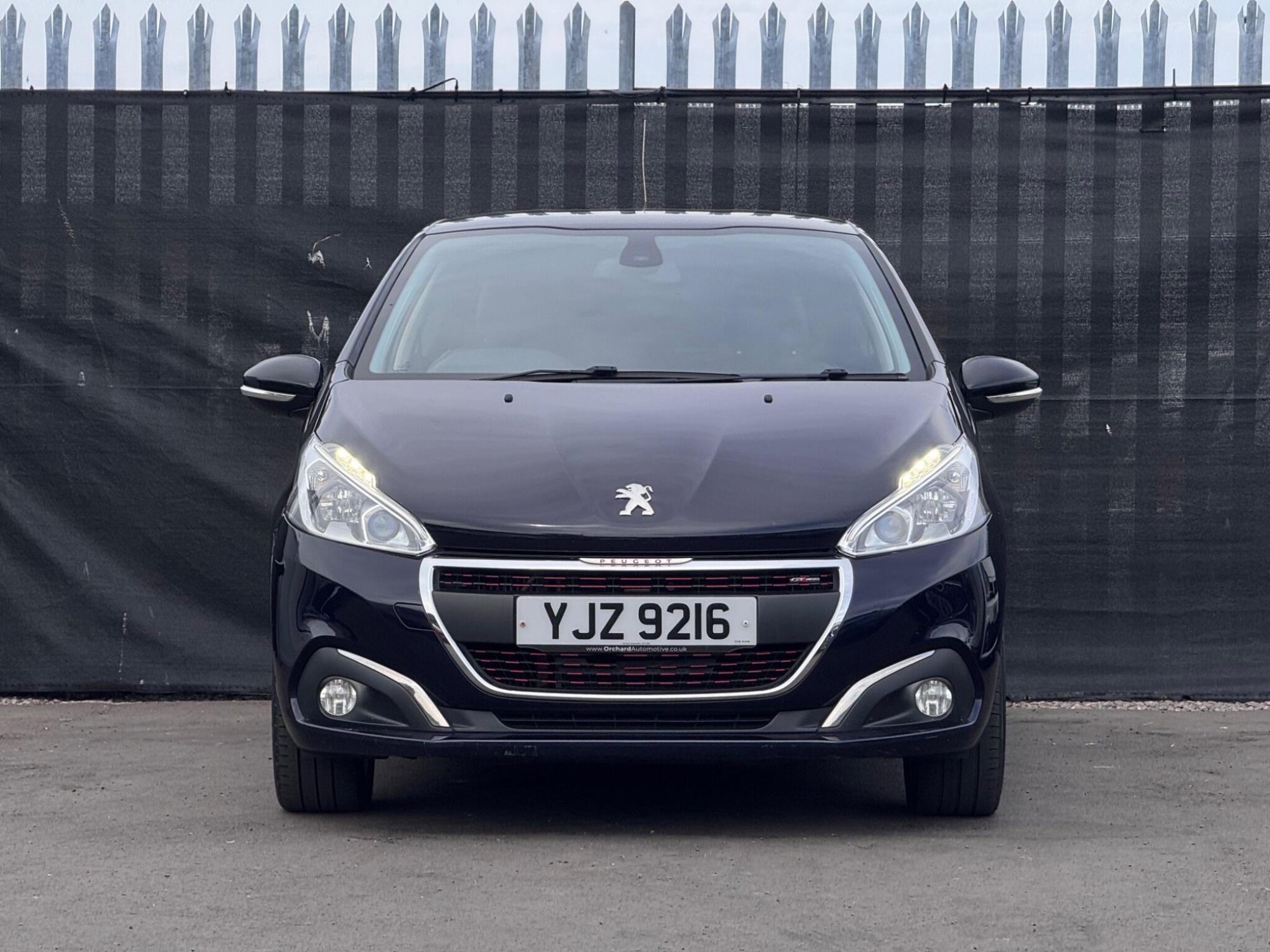 2016 Peugeot 208 image 4