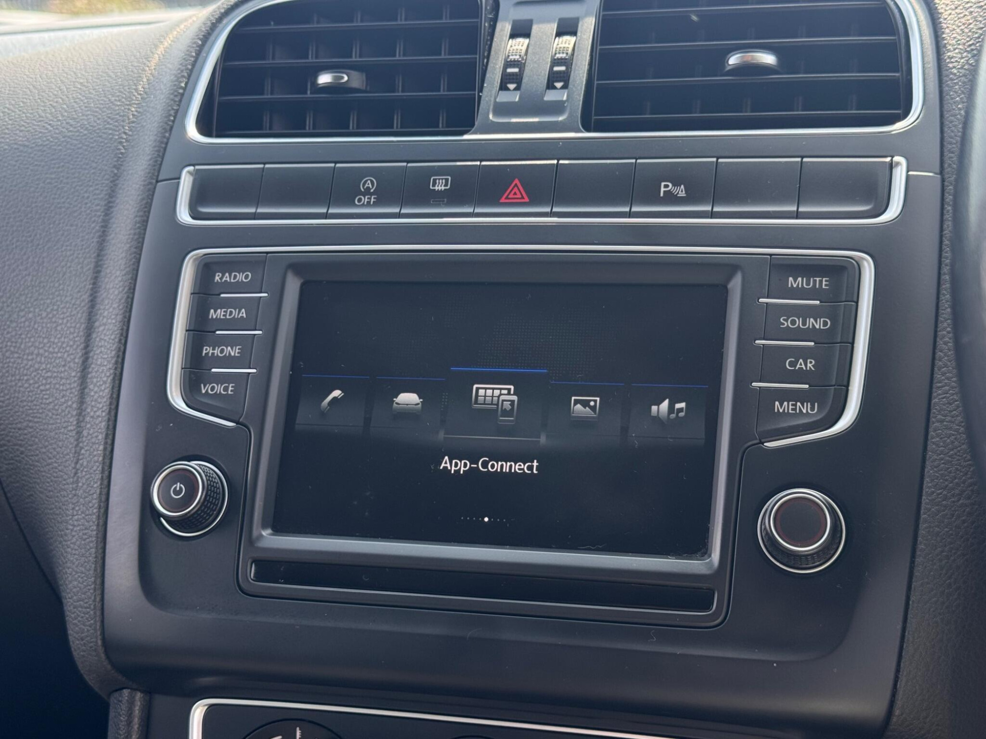 2017 Volkswagen Polo image 26