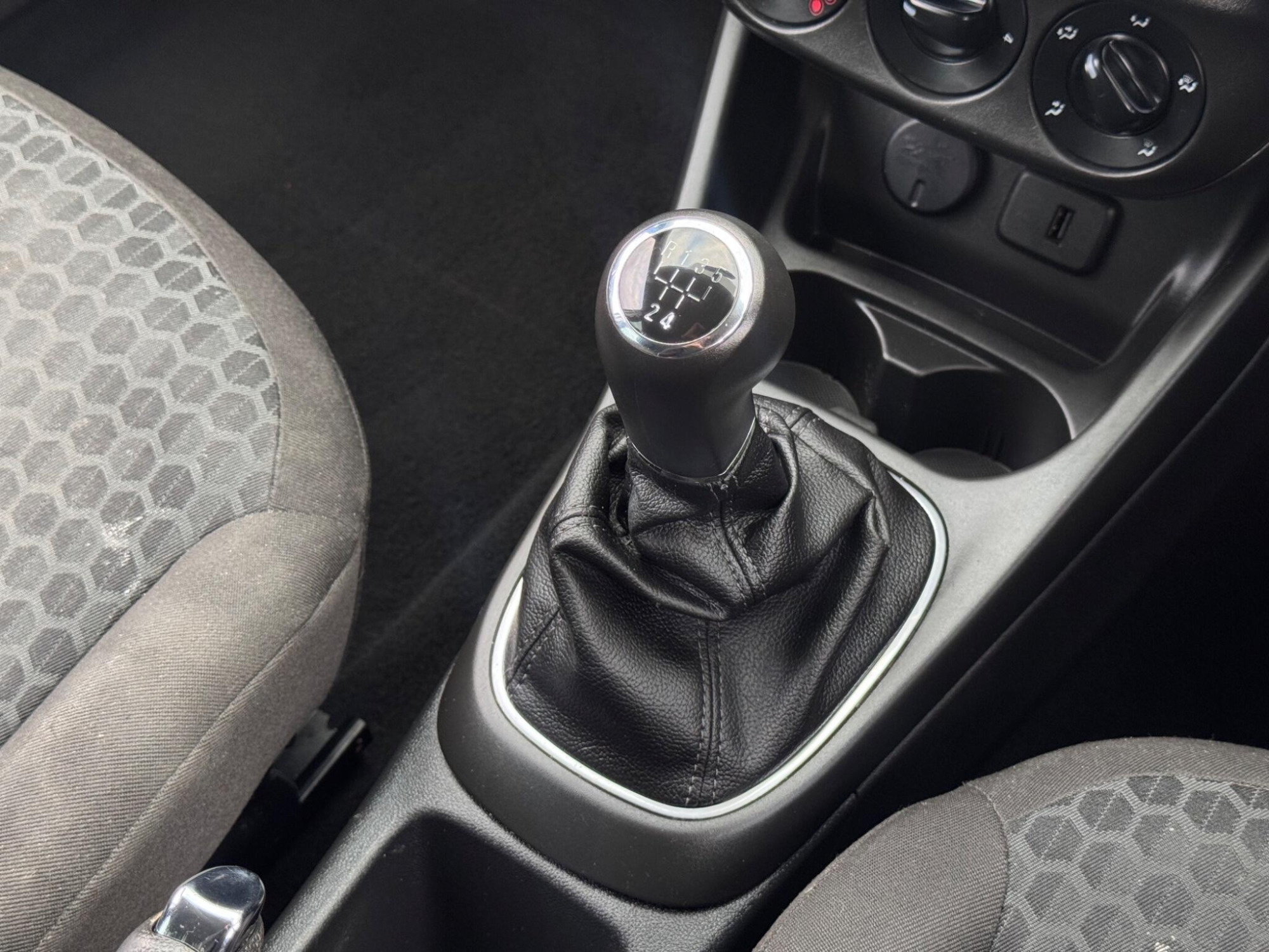 2017 Vauxhall Corsa image 28