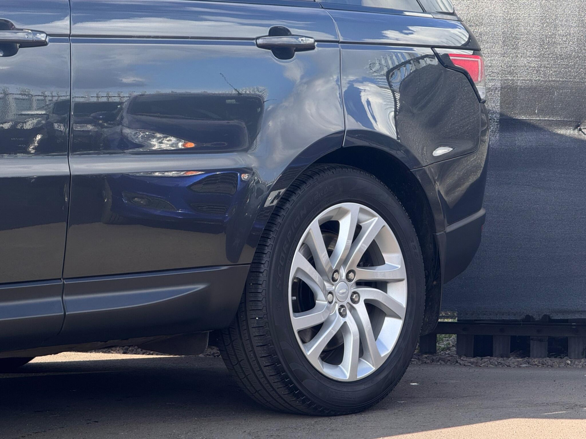 2016 Land Rover Range Rover Sport image 17