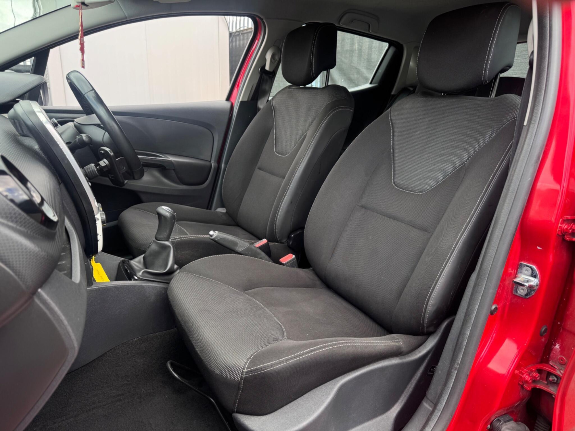 2016 Renault Clio image 18