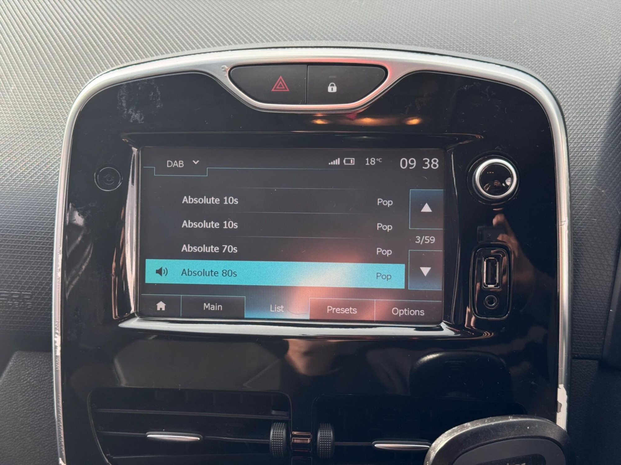 2016 Renault Clio image 29