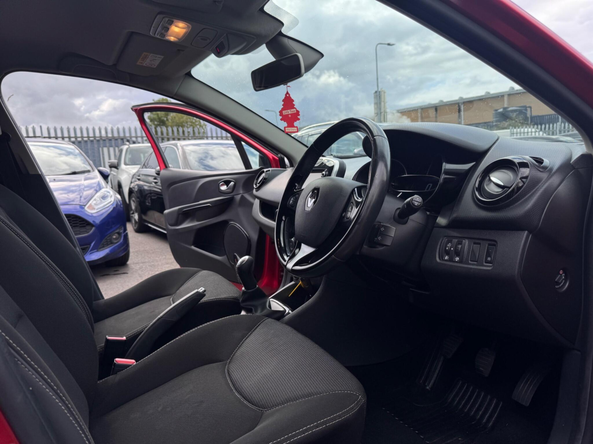2016 Renault Clio image 21