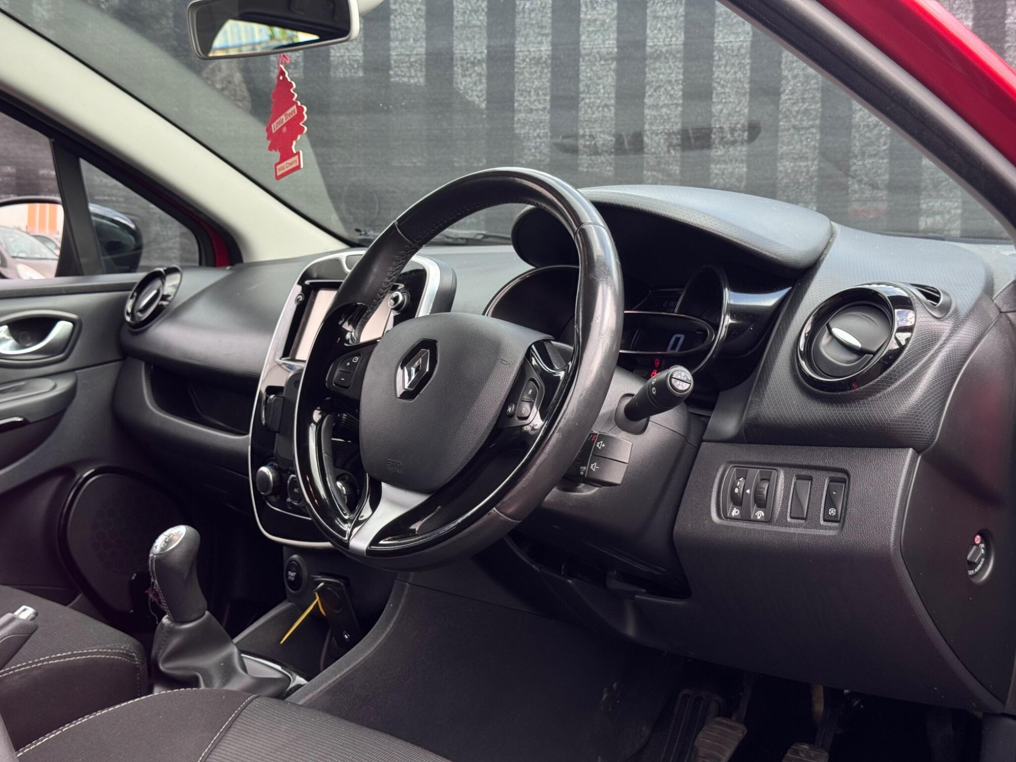 2016 Renault Clio image 11