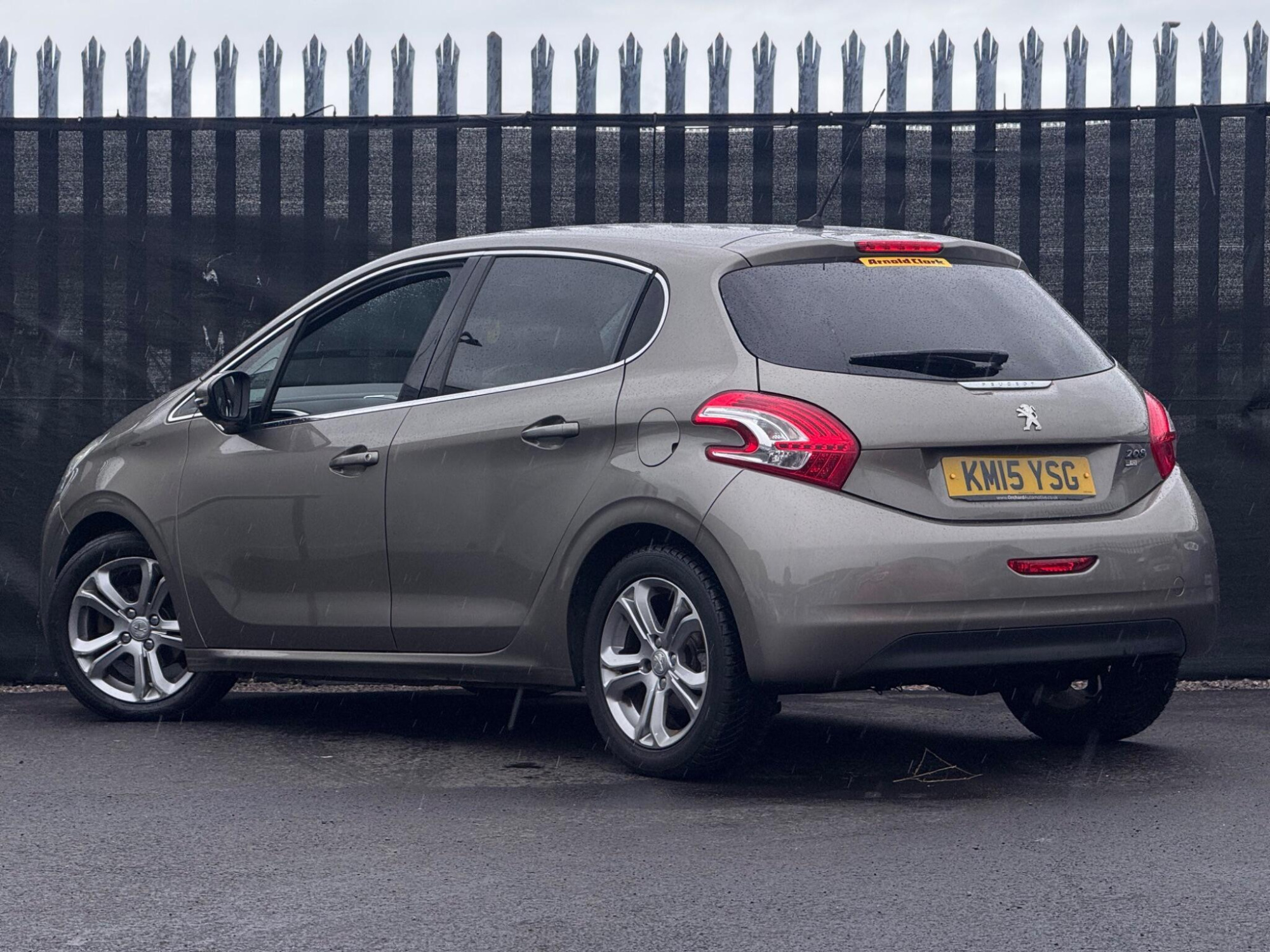 2015 Peugeot 208 image 2