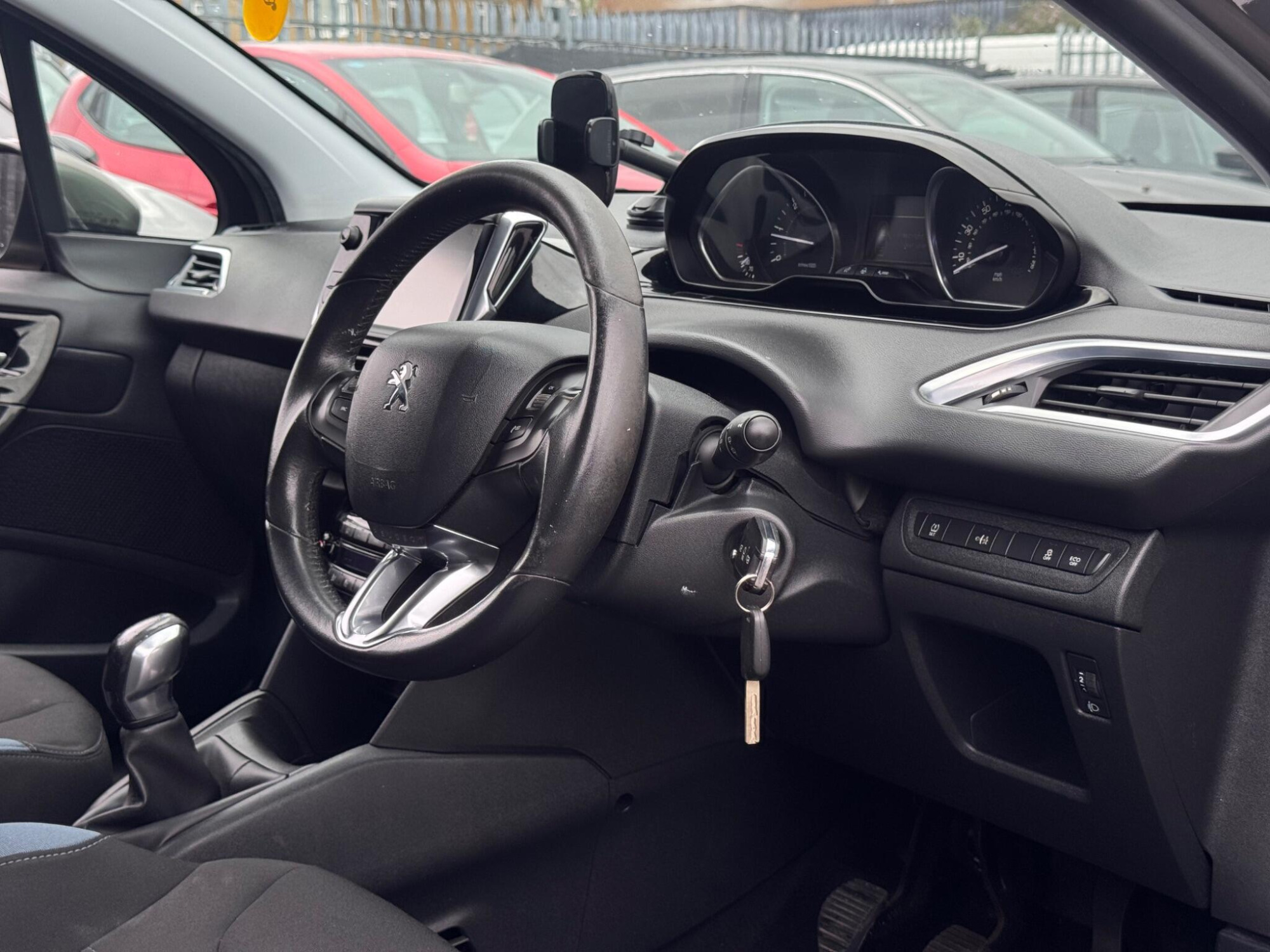 2015 Peugeot 208 image 3