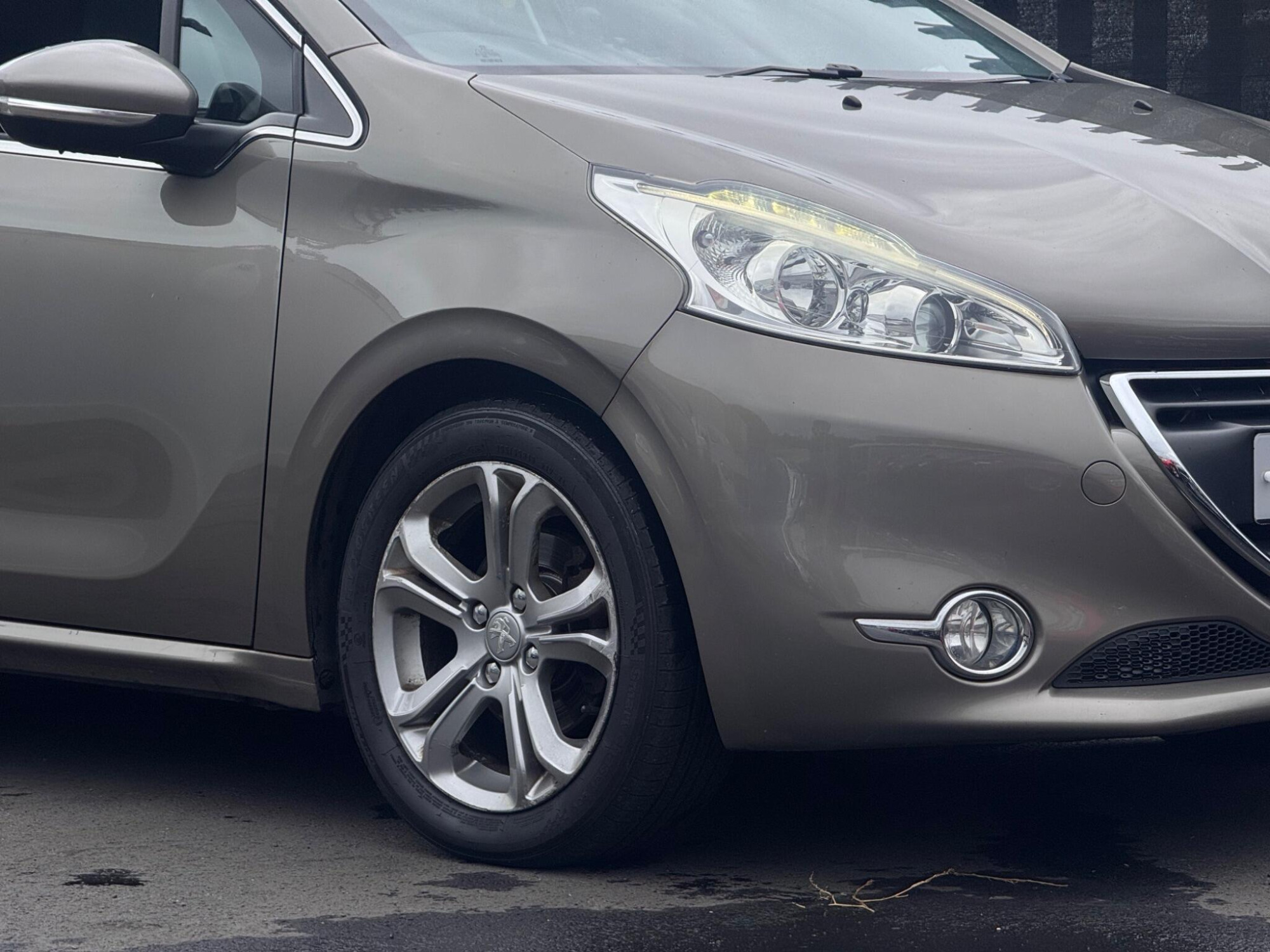 2015 Peugeot 208 image 17