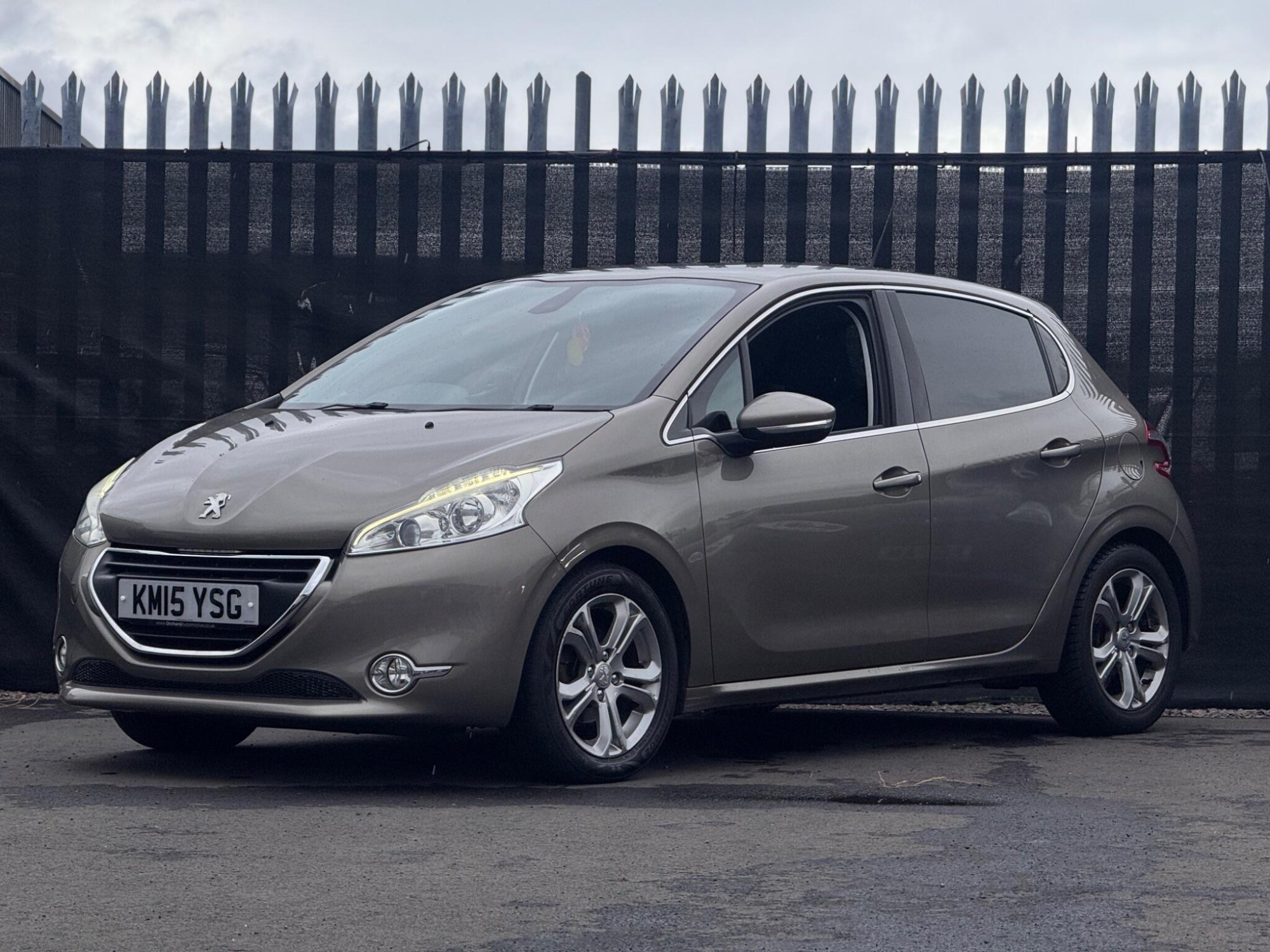 2015 Peugeot 208 image 10