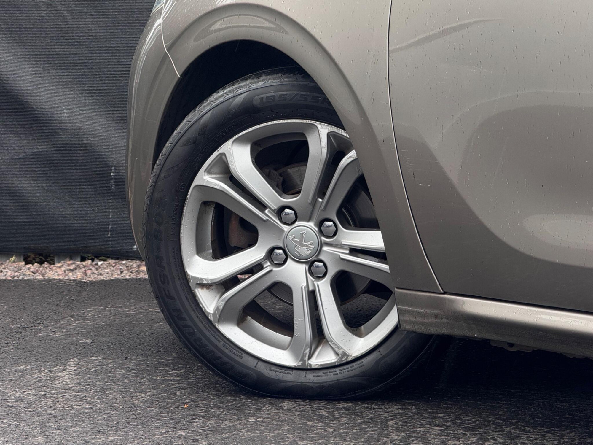 2015 Peugeot 208 image 7