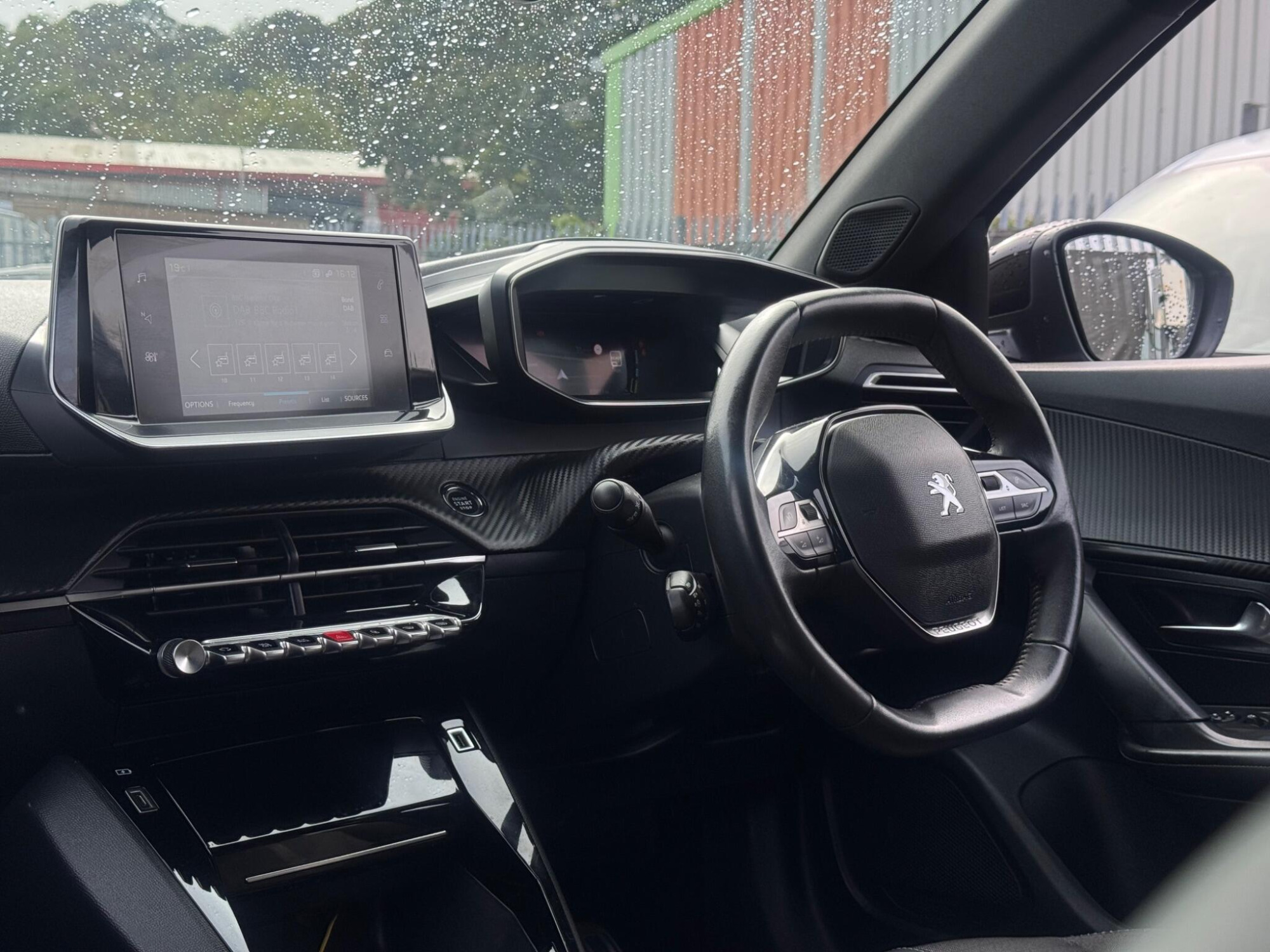 2023 Peugeot E-2008 image 5