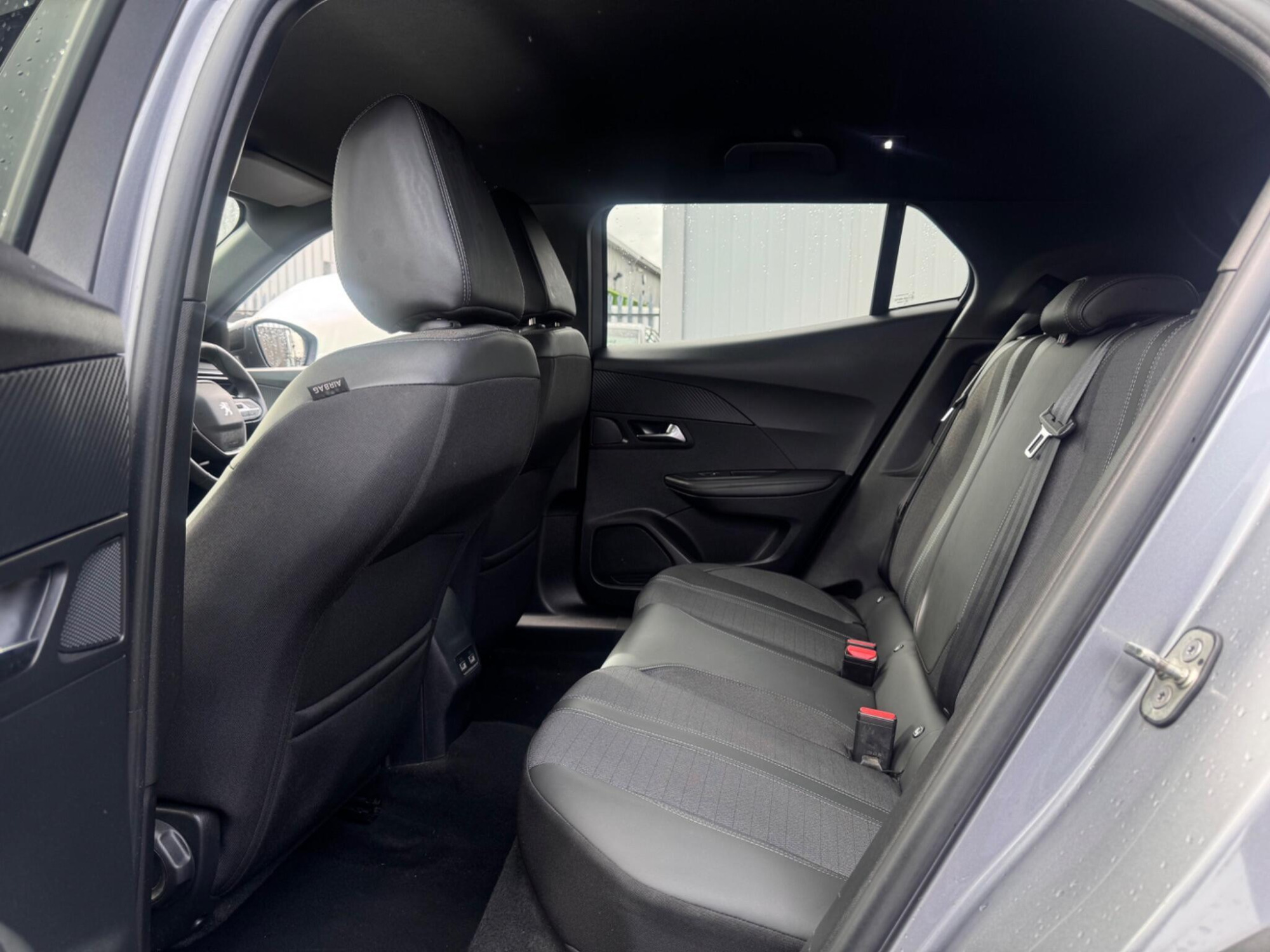 2023 Peugeot E-2008 image 9