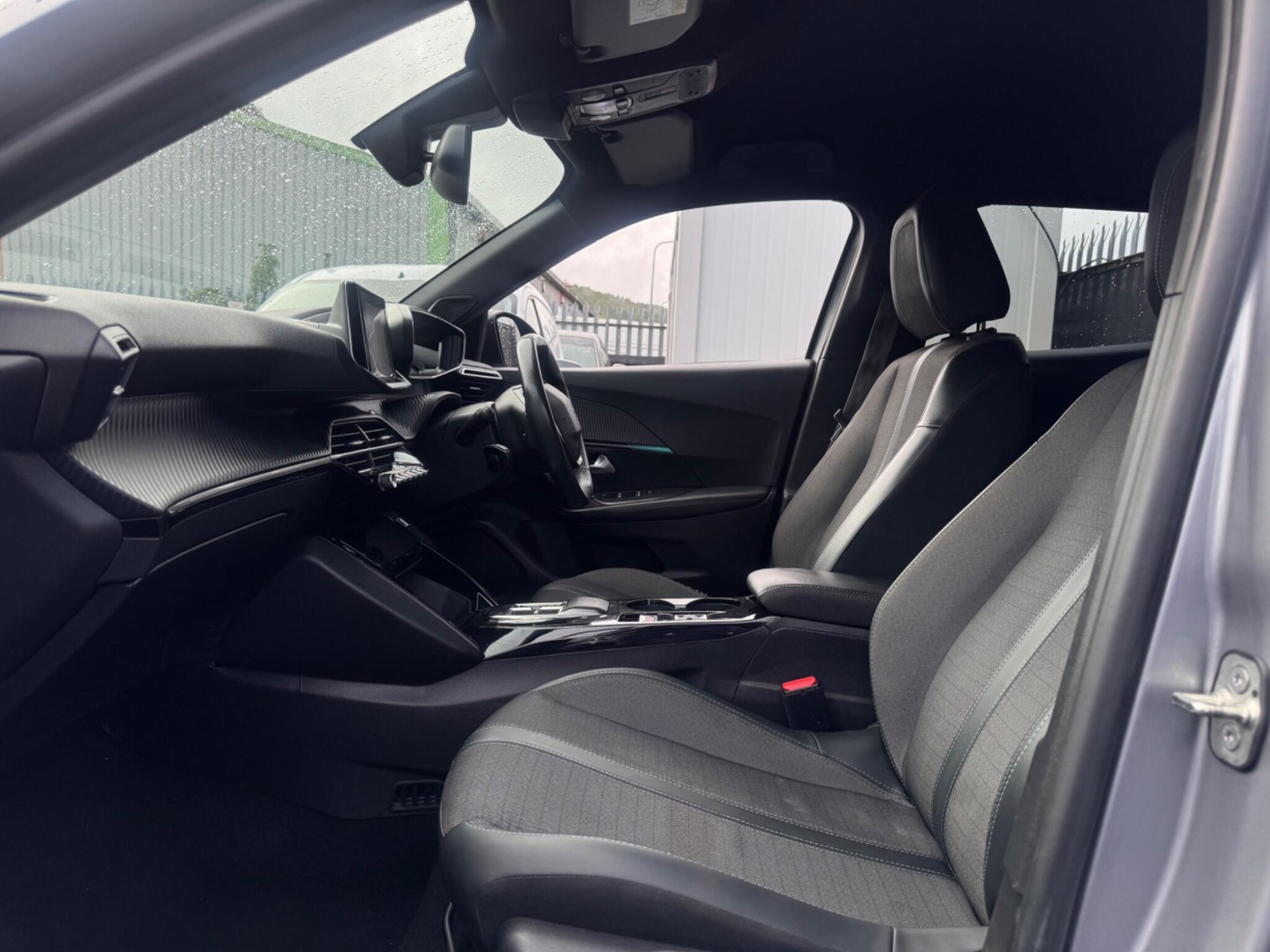 2023 Peugeot E-2008 image 8