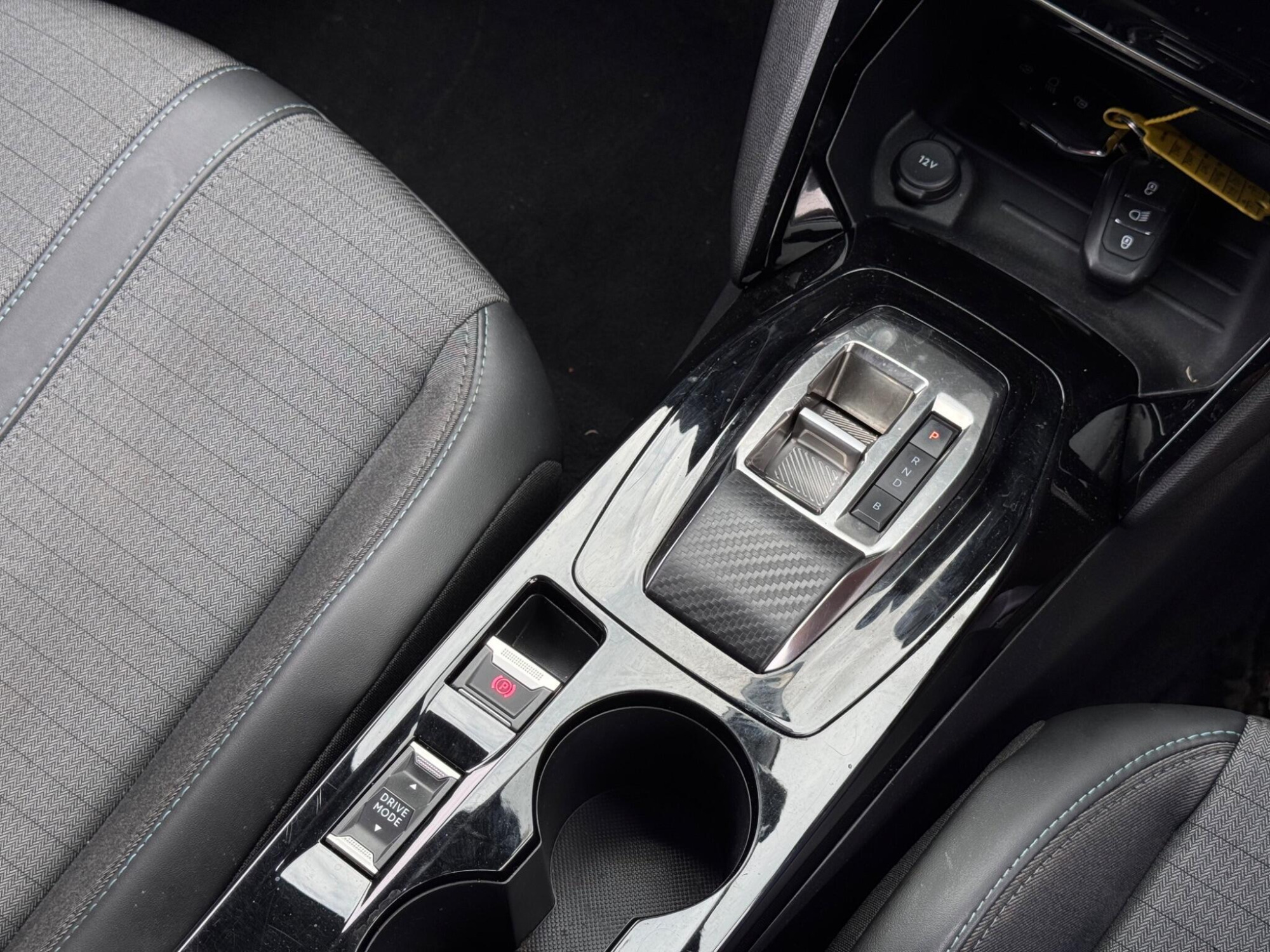 2023 Peugeot E-2008 image 21