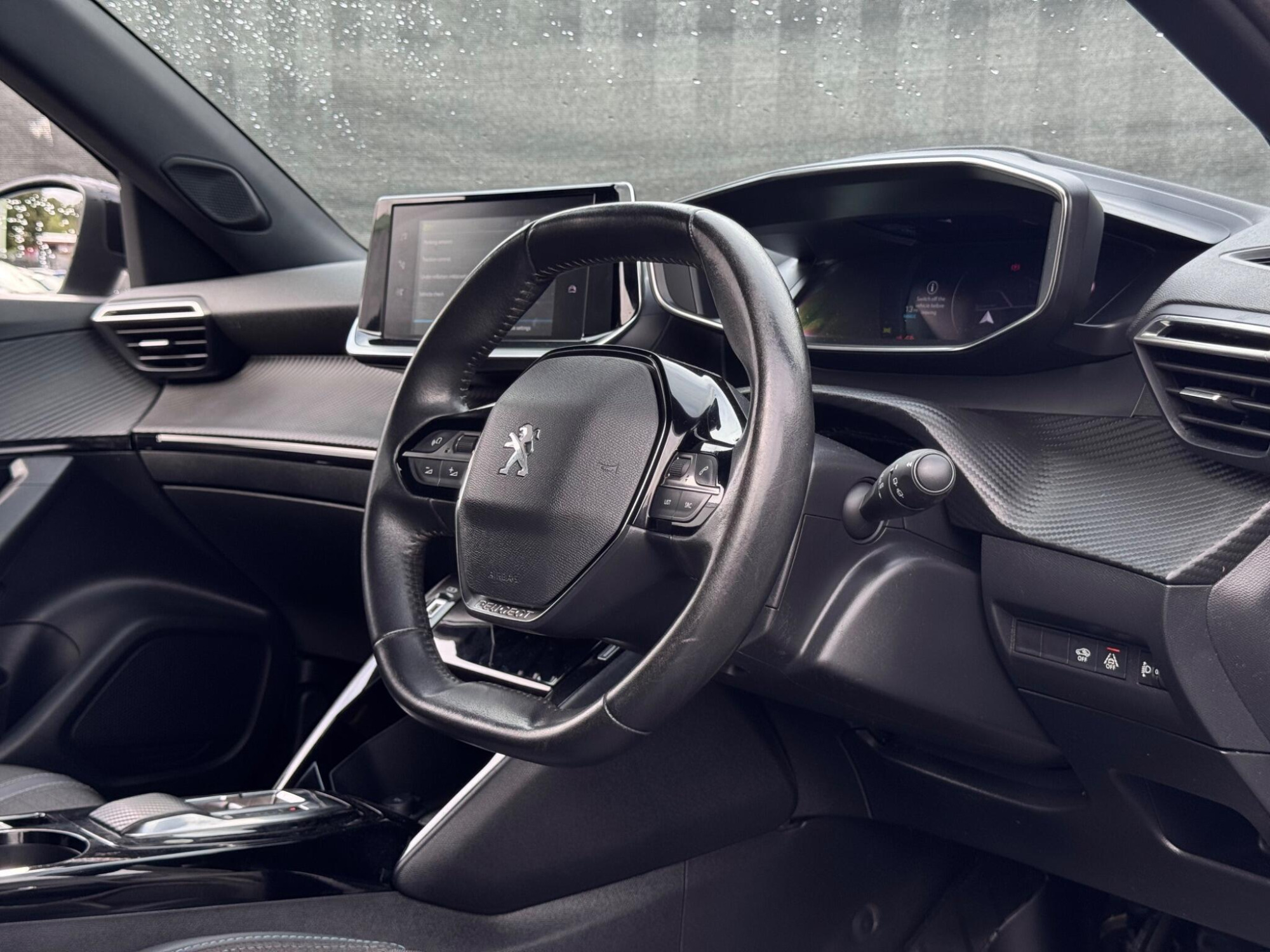 2023 Peugeot E-2008 image 3