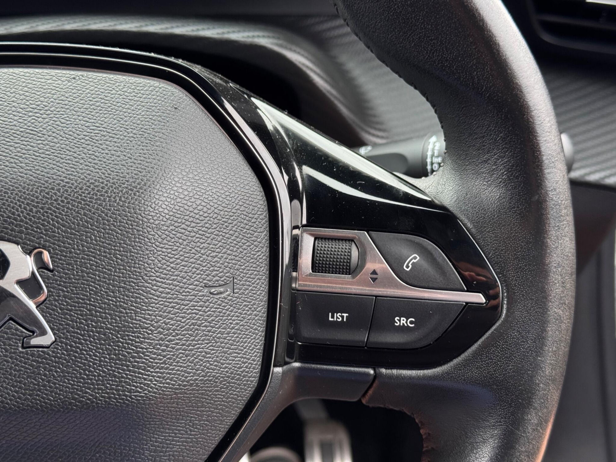 2023 Peugeot E-2008 image 30