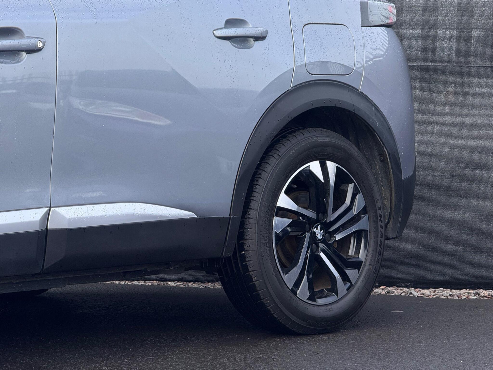 2023 Peugeot E-2008 image 12
