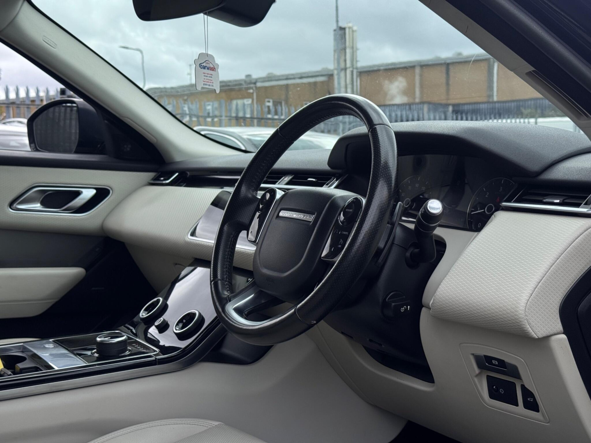 2018 Land Rover Range Rover Velar image 3