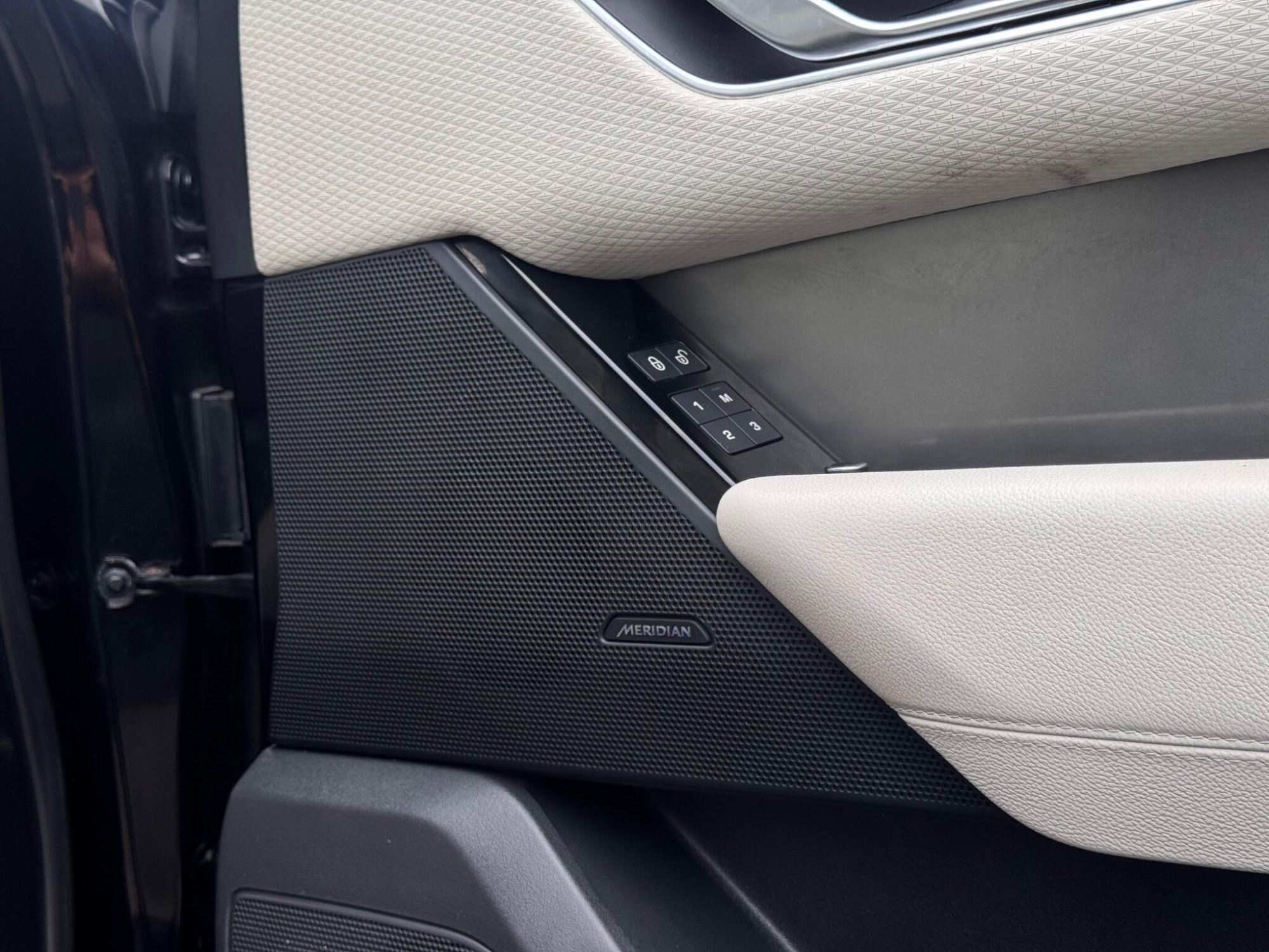 2018 Land Rover Range Rover Velar image 23