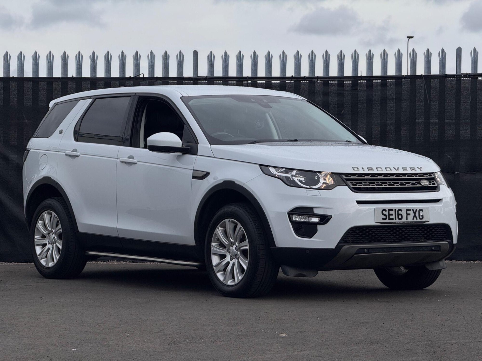 2016 Land Rover Discovery Sport image 1