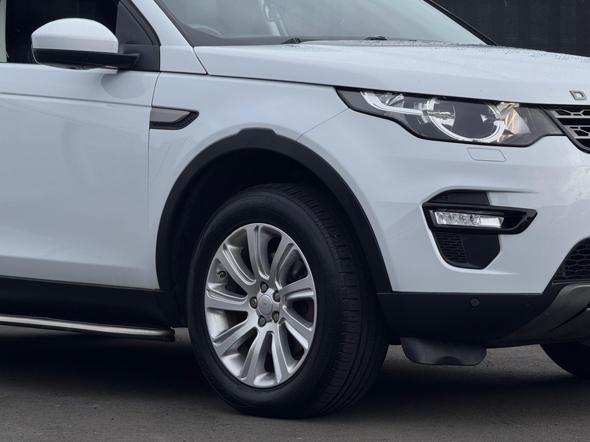 2016 Land Rover Discovery Sport image 8