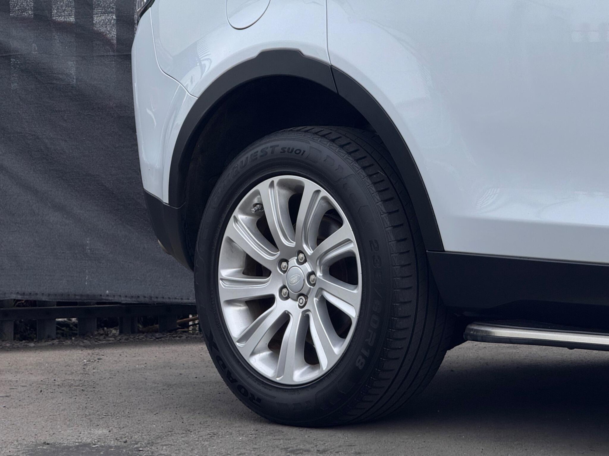 2016 Land Rover Discovery Sport image 26