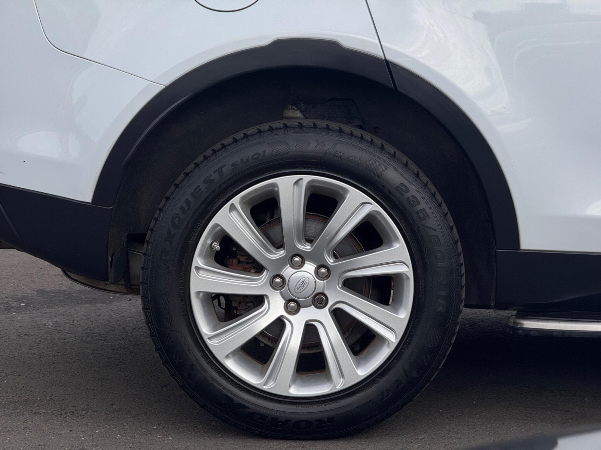 2016 Land Rover Discovery Sport image 25