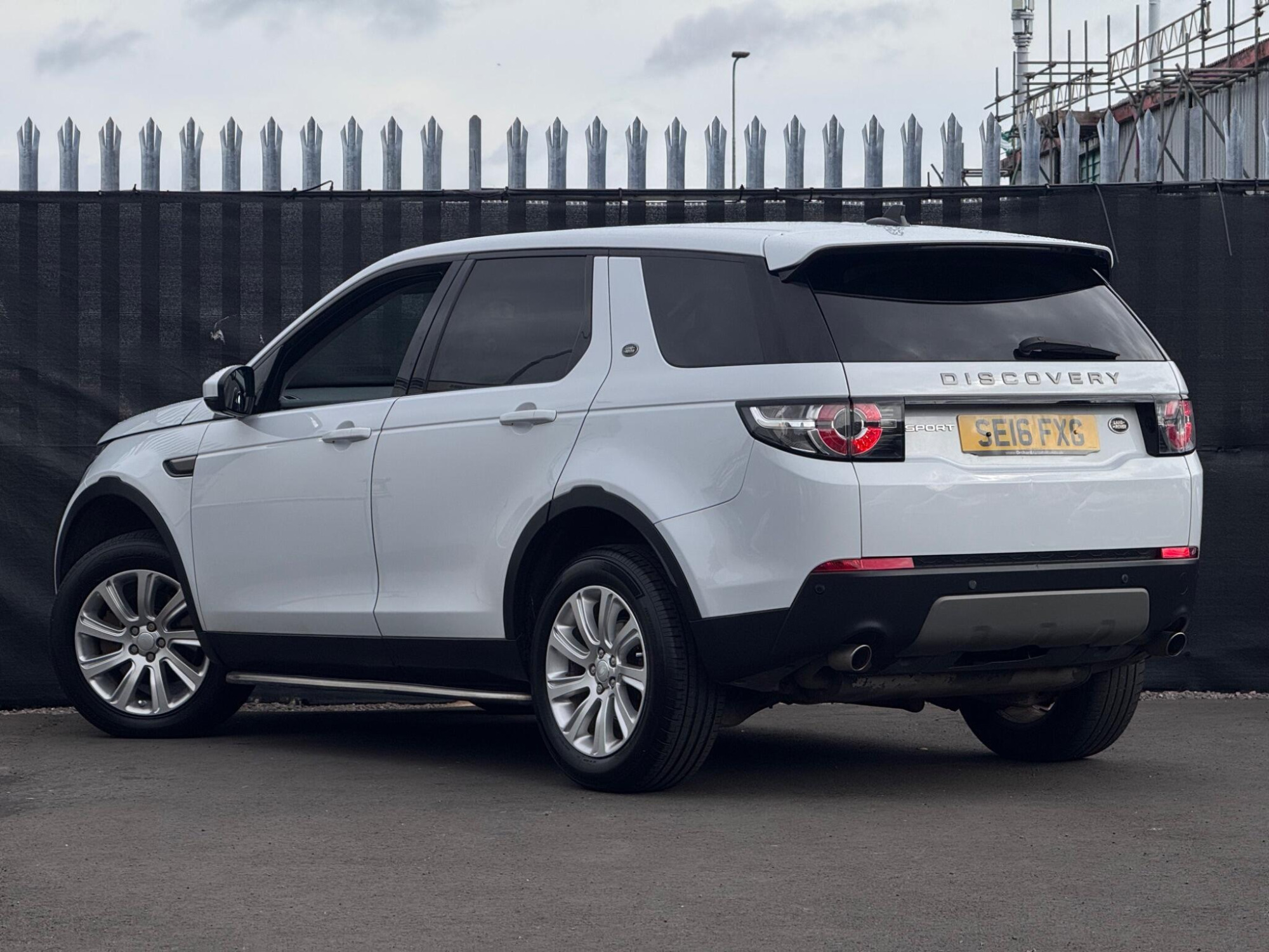 2016 Land Rover Discovery Sport image 2