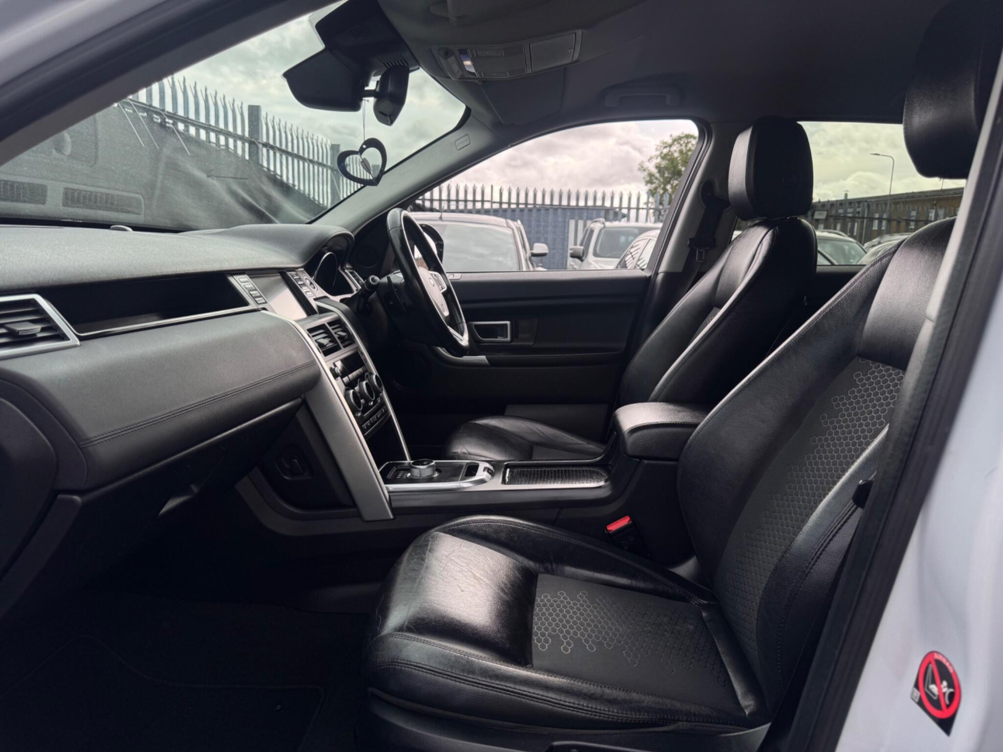 2016 Land Rover Discovery Sport image 22