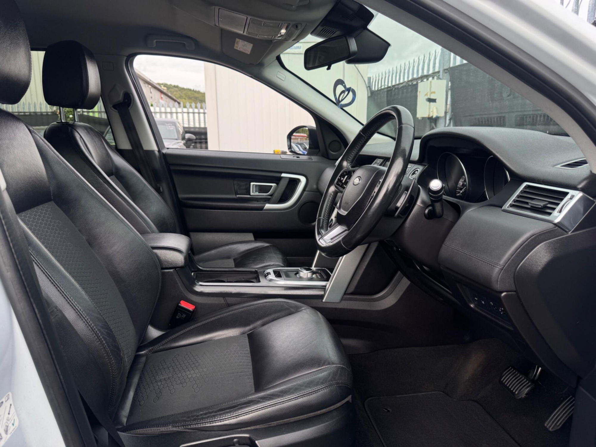 2016 Land Rover Discovery Sport image 12