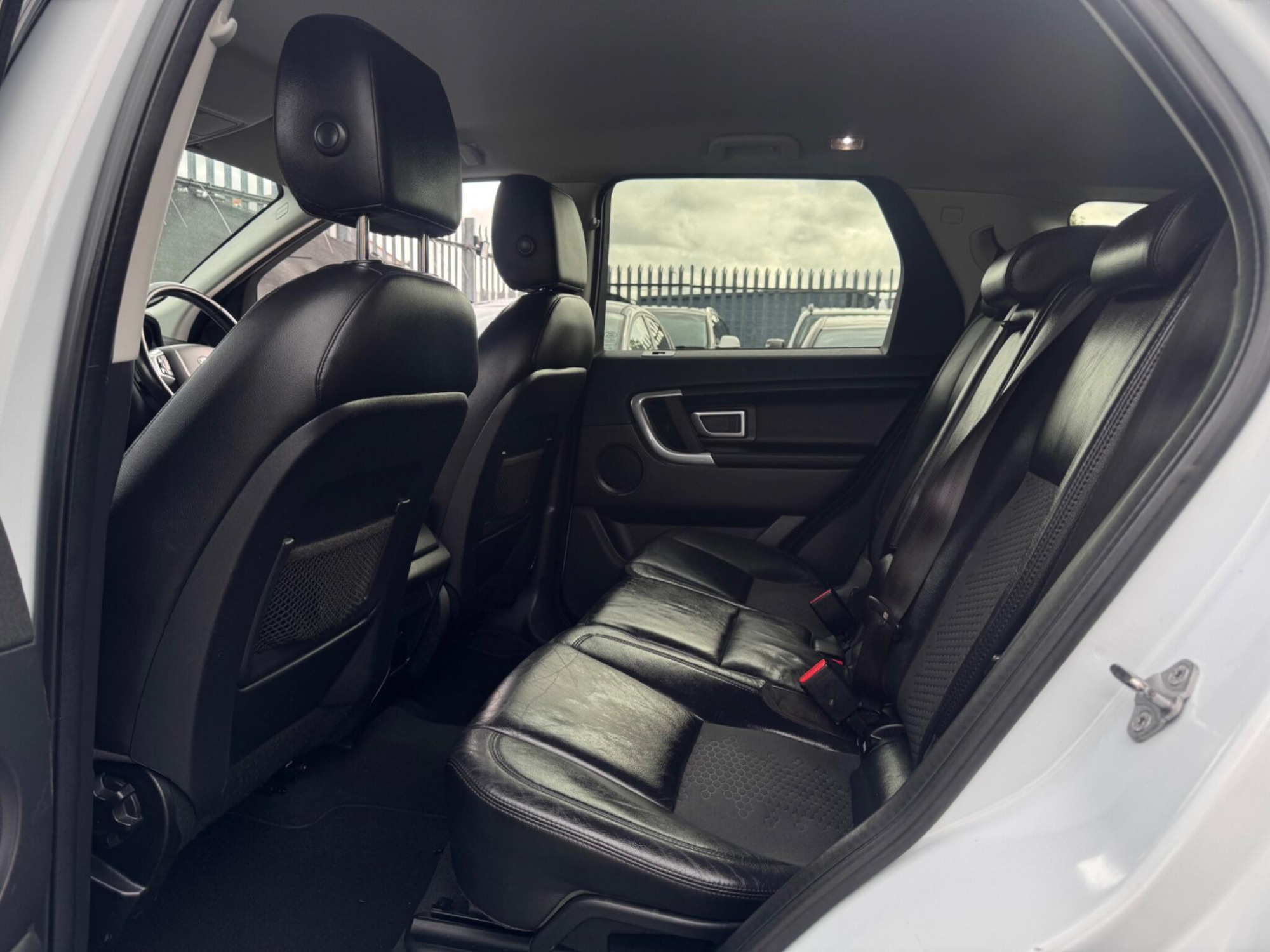 2016 Land Rover Discovery Sport image 21