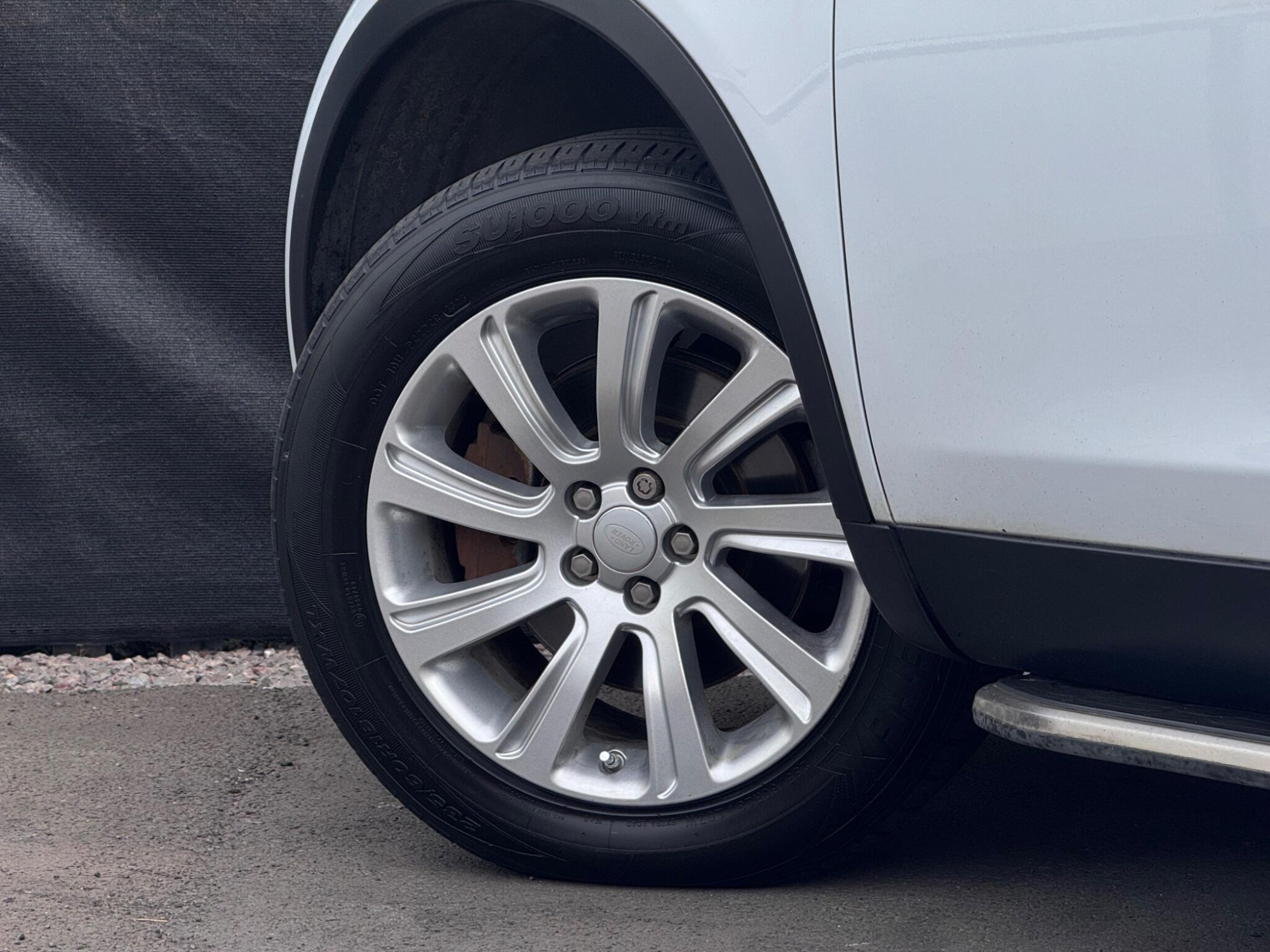 2016 Land Rover Discovery Sport image 23