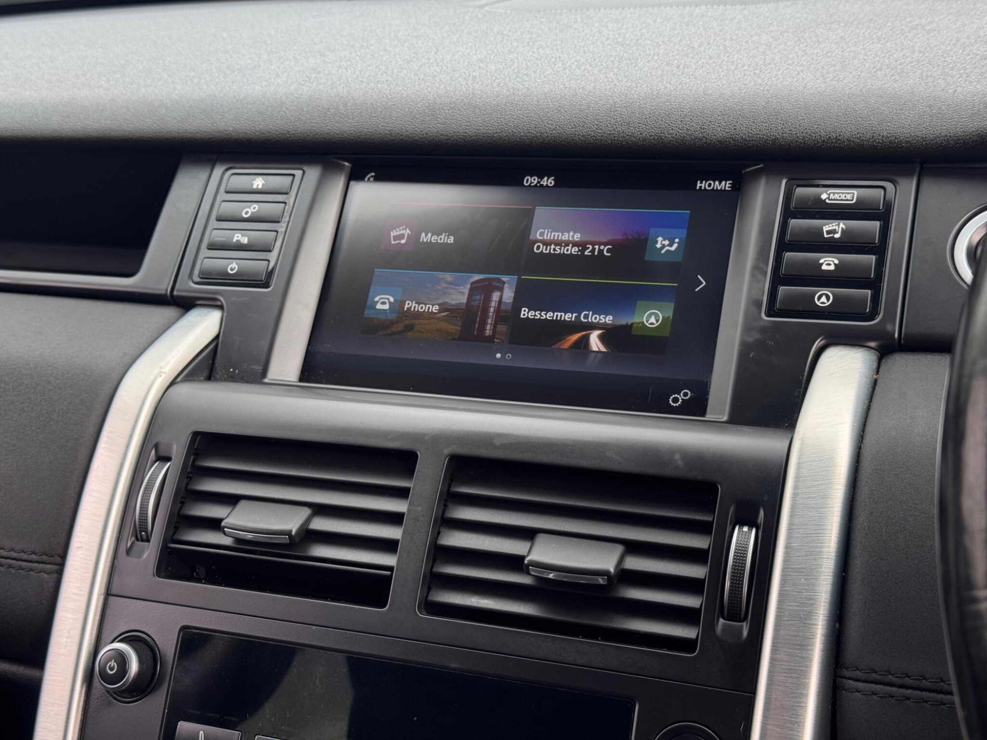 2016 Land Rover Discovery Sport image 18