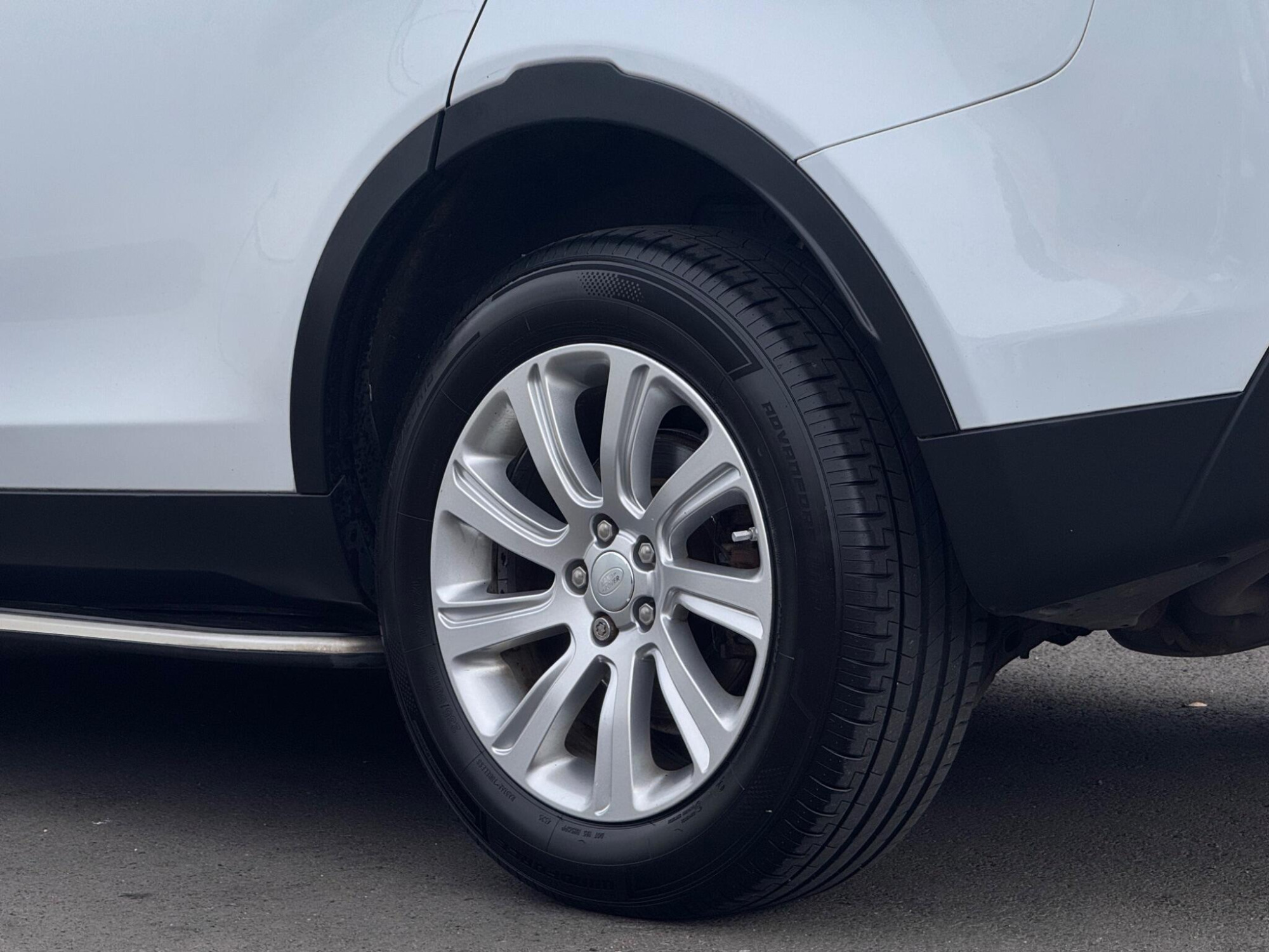 2016 Land Rover Discovery Sport image 24