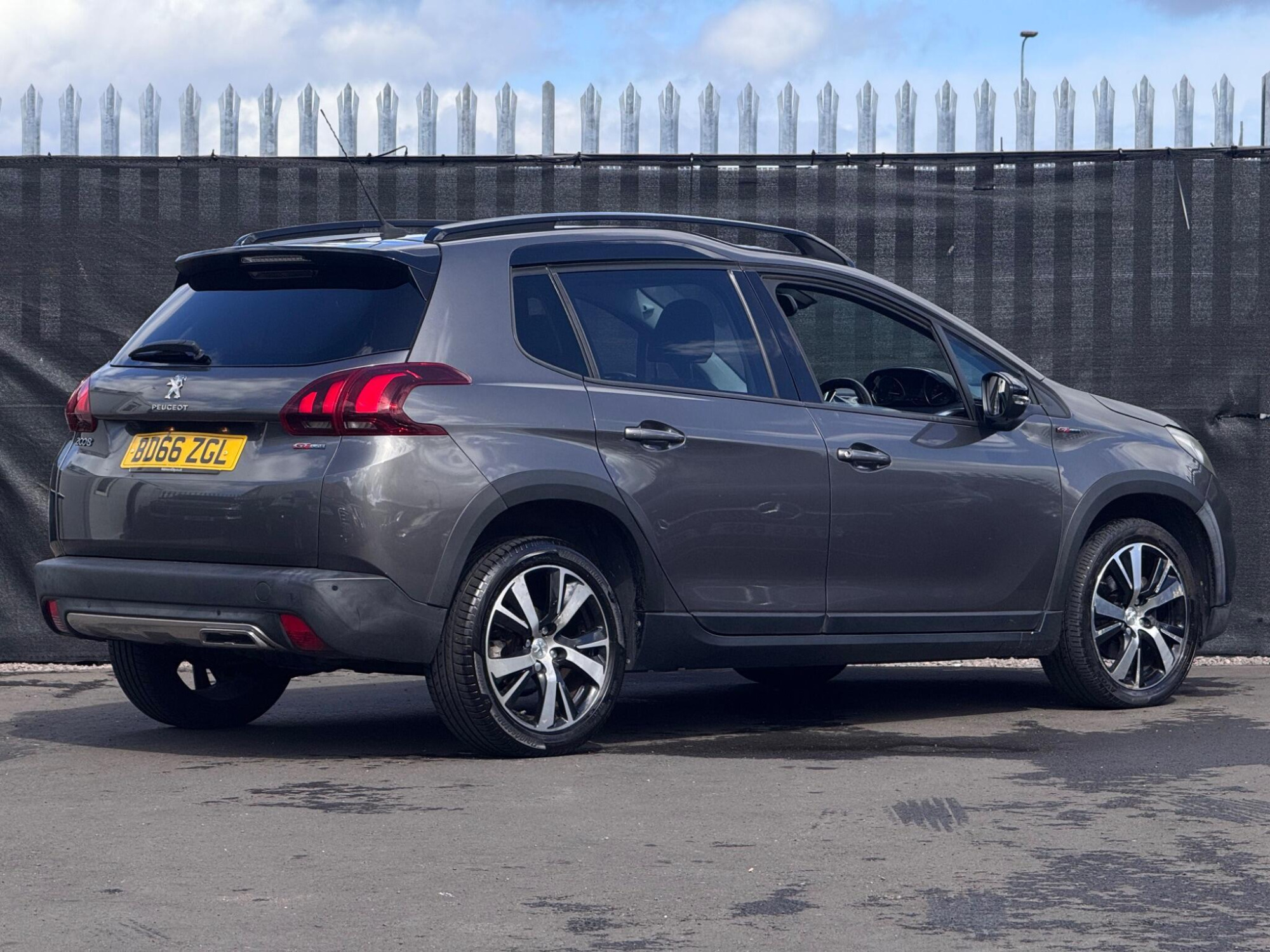 2016 Peugeot 2008 image 9