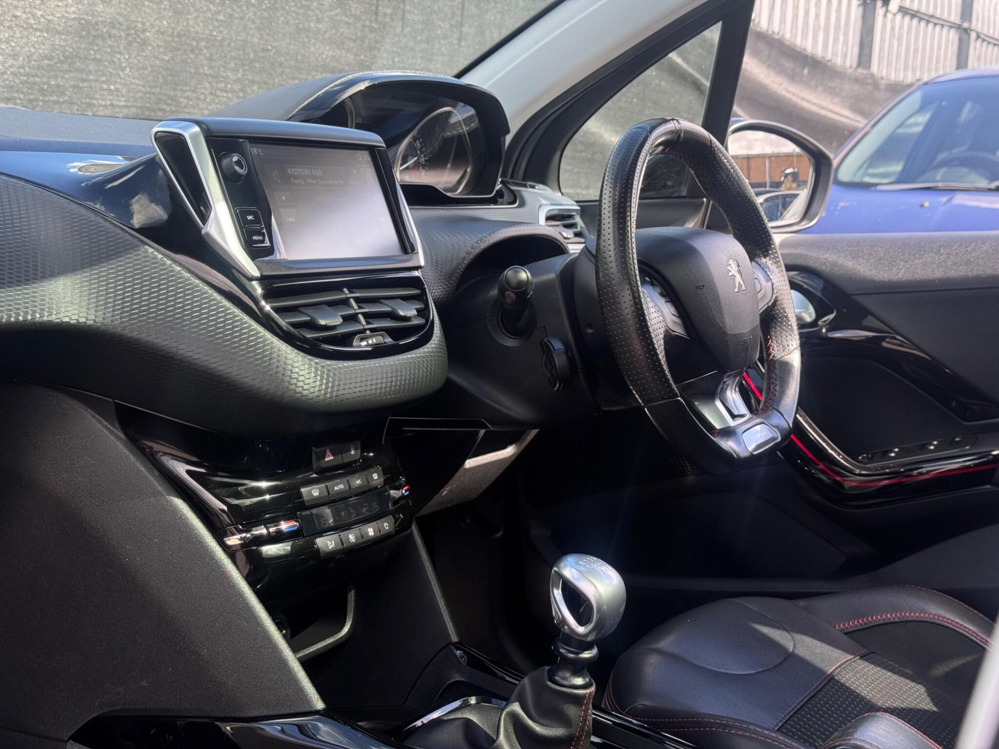 2016 Peugeot 2008 image 15