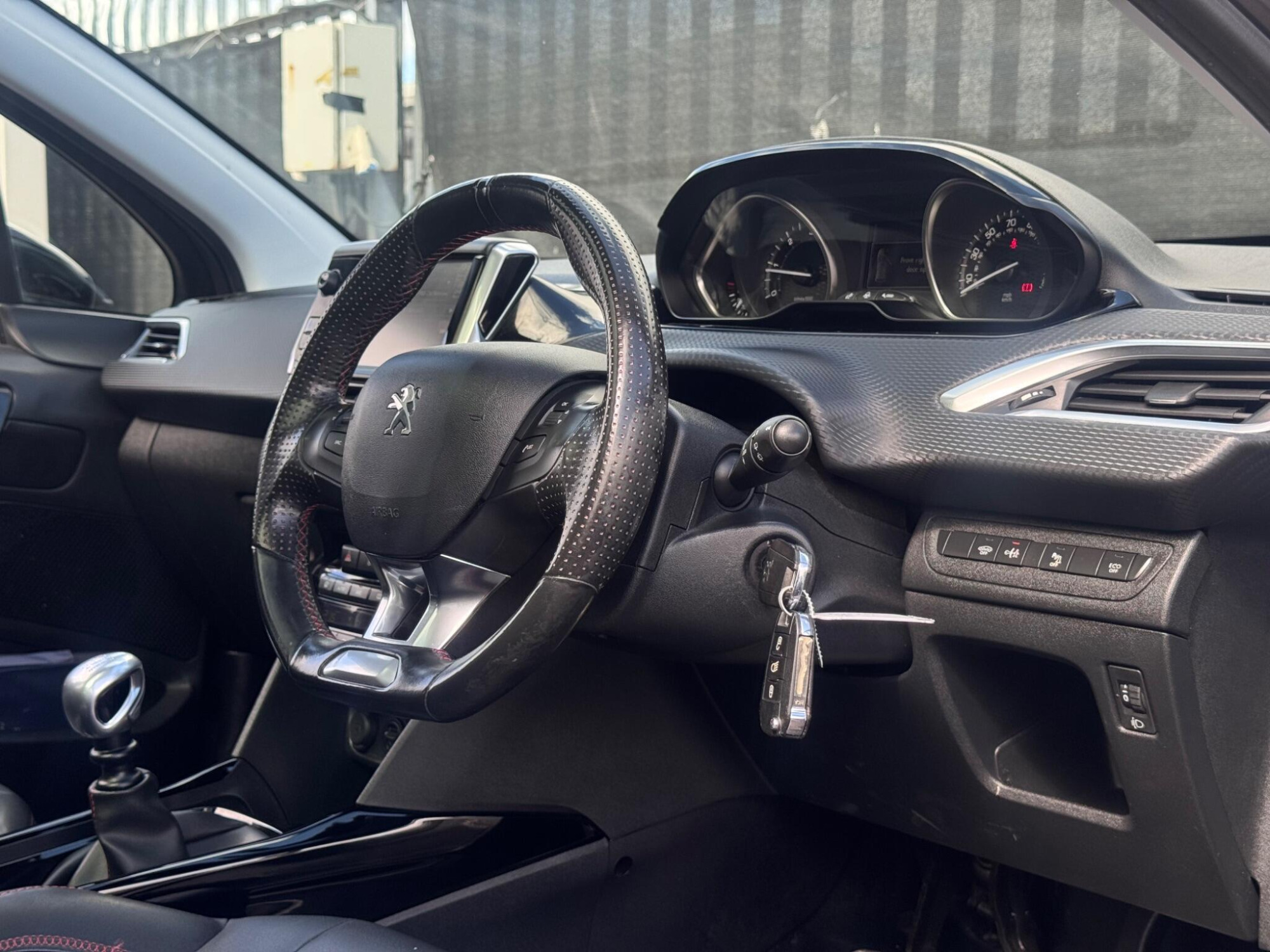 2016 Peugeot 2008 image 3