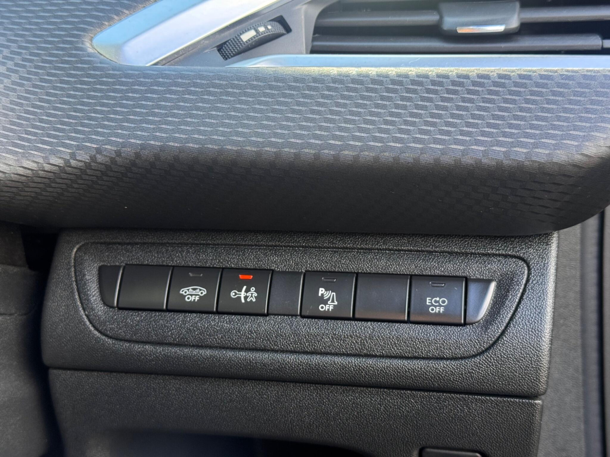 2016 Peugeot 2008 image 27