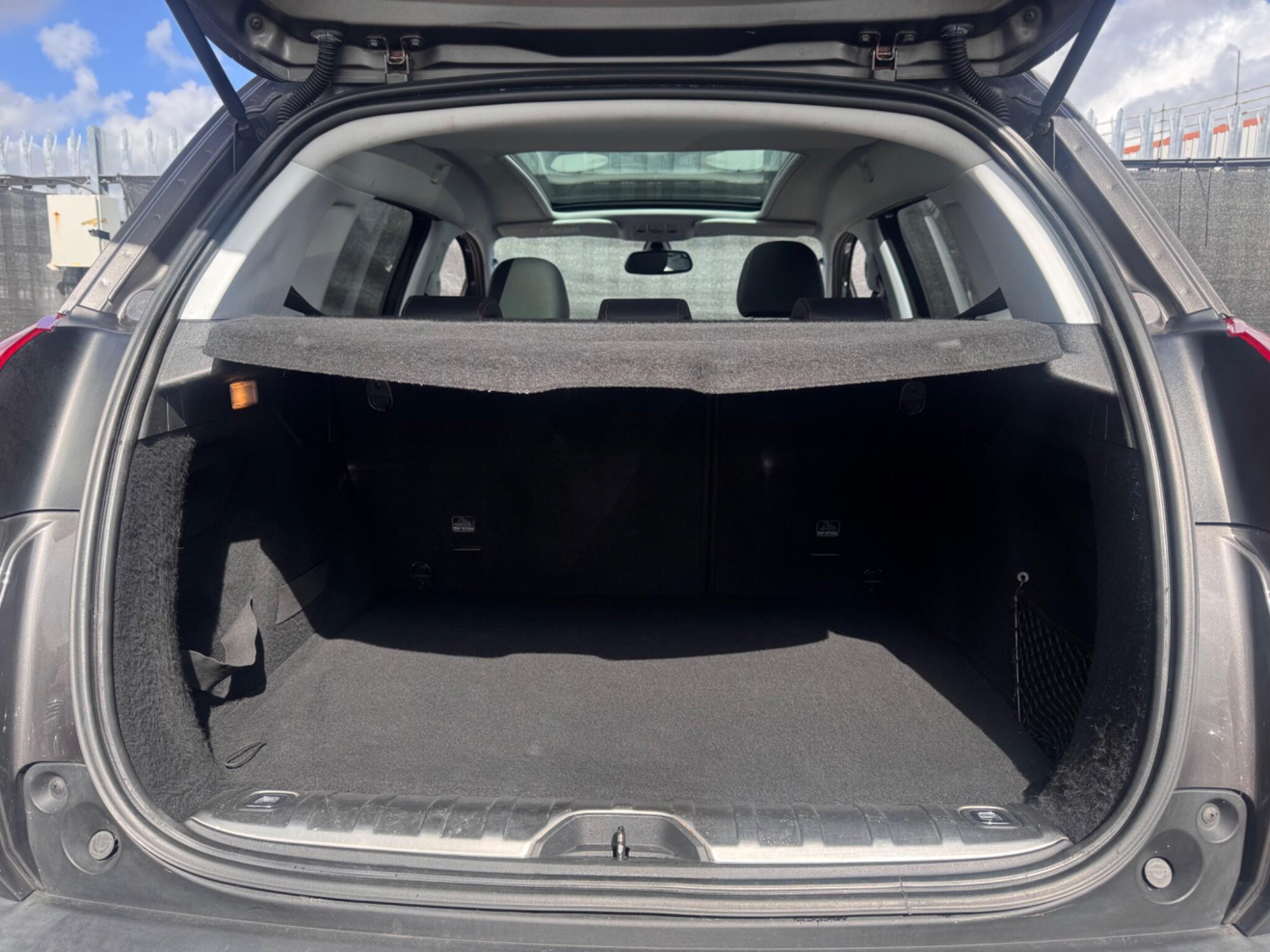2016 Peugeot 2008 image 13