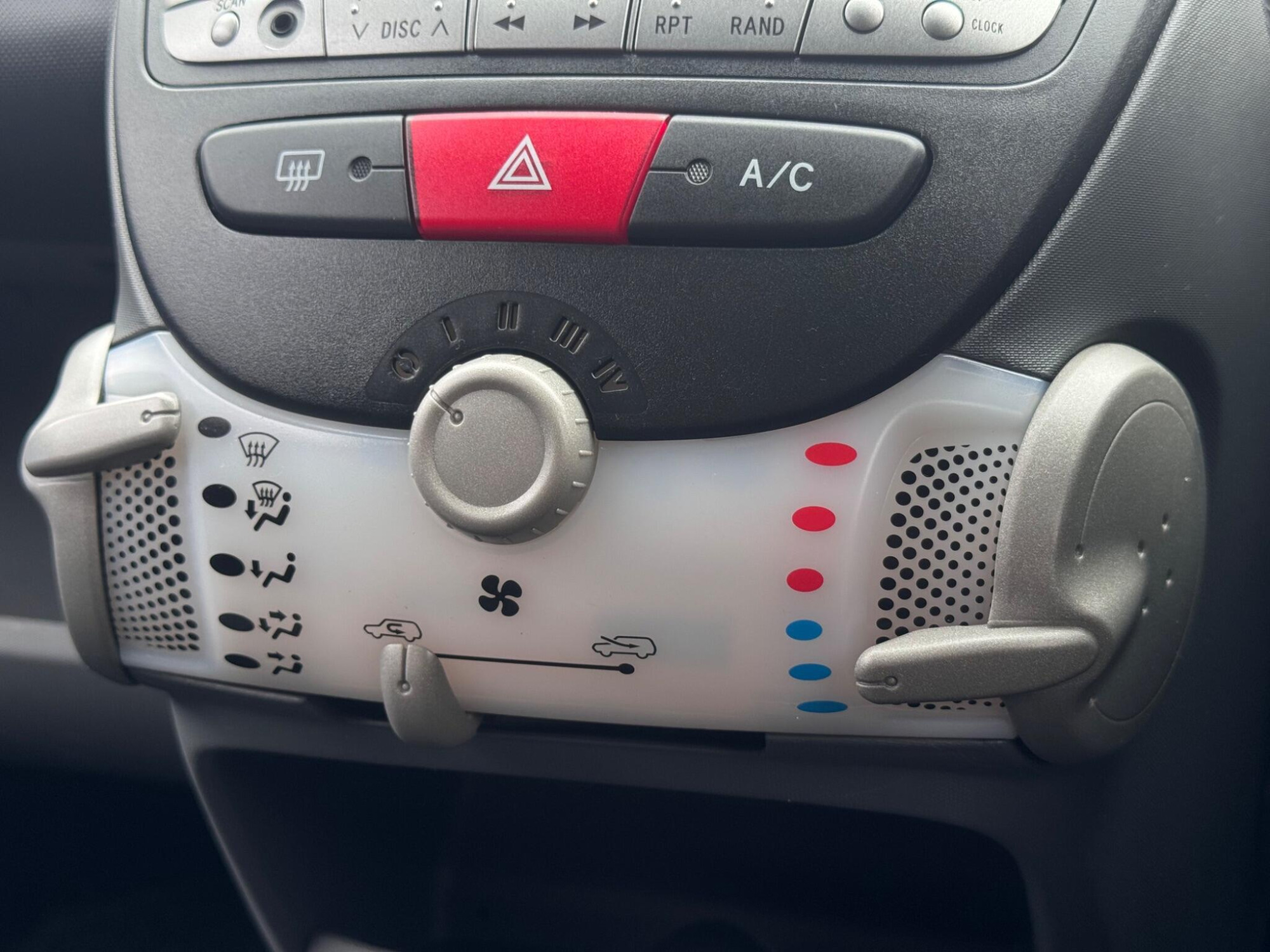 2010 Citroen C1 image 20