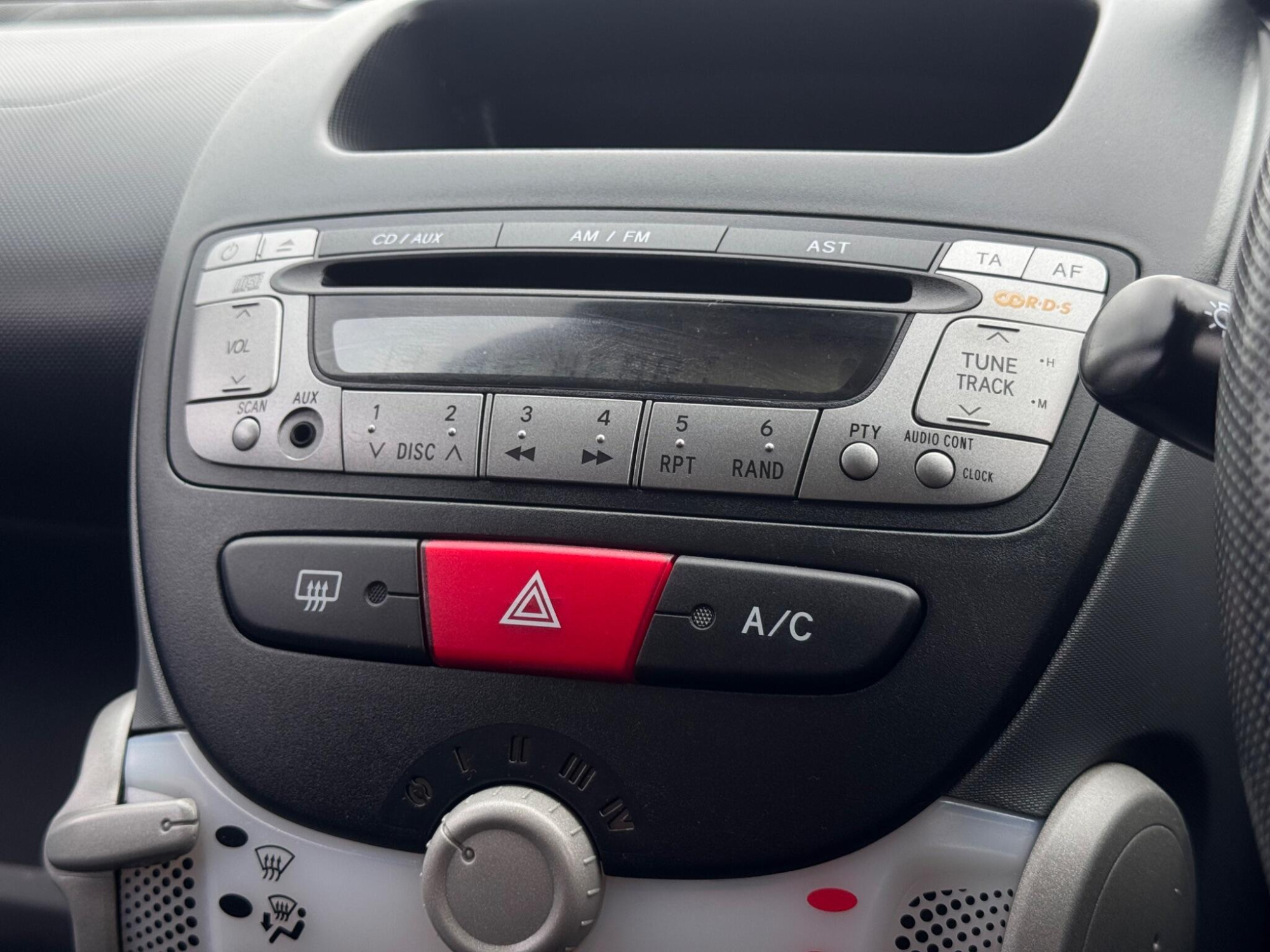 2010 Citroen C1 image 19