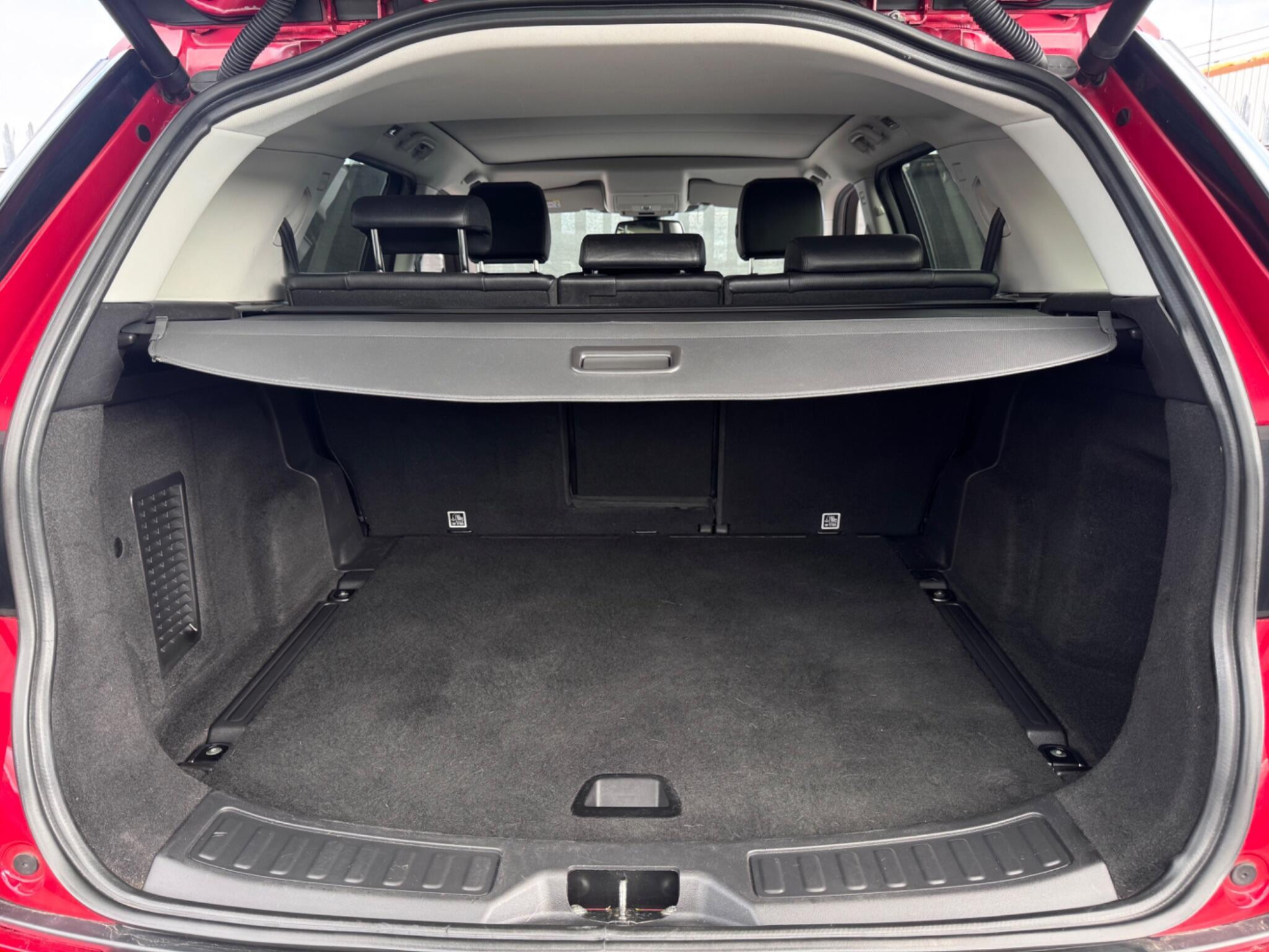 2017 Land Rover Discovery Sport image 8