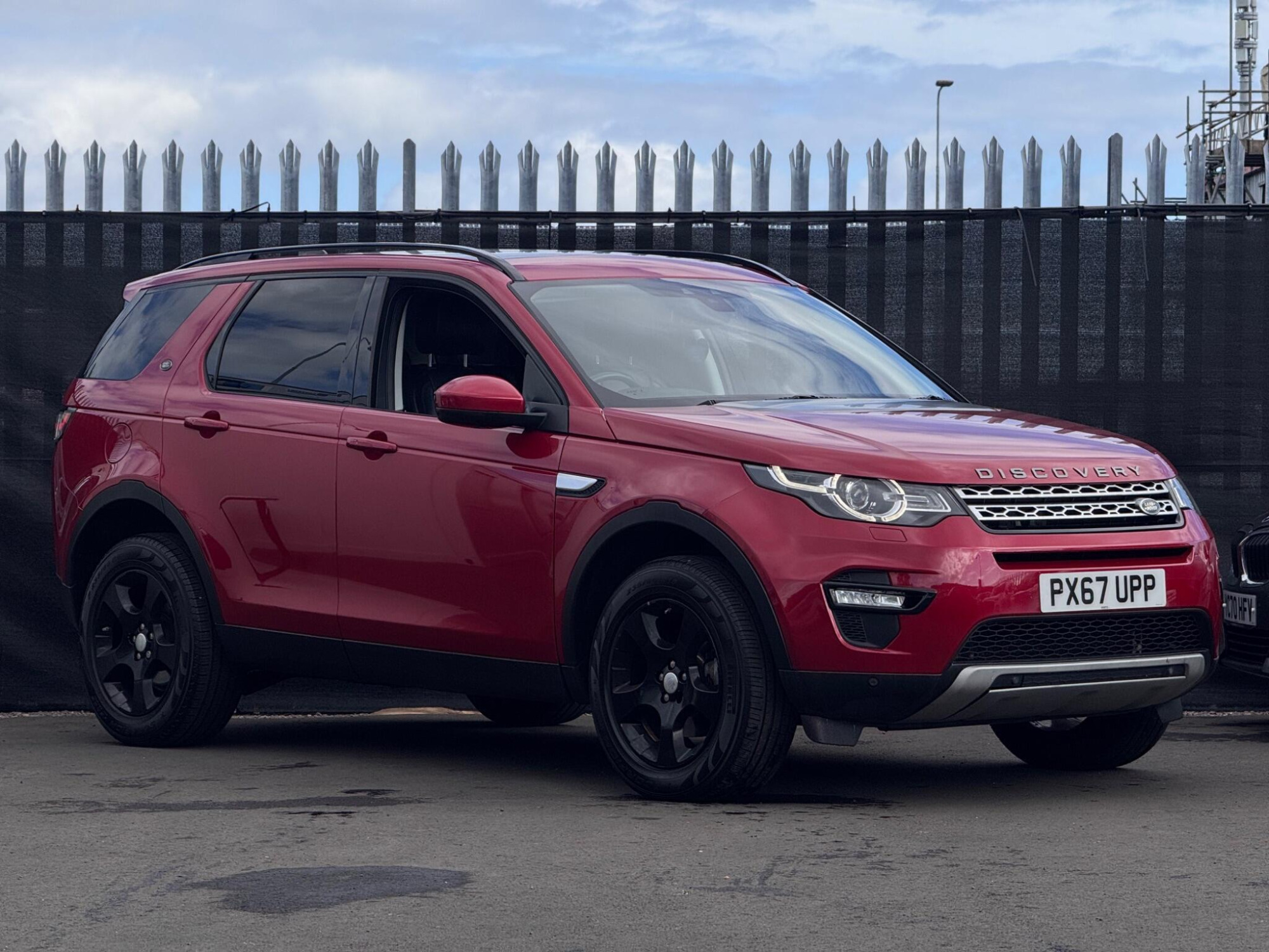 2017 Land Rover Discovery Sport image 1