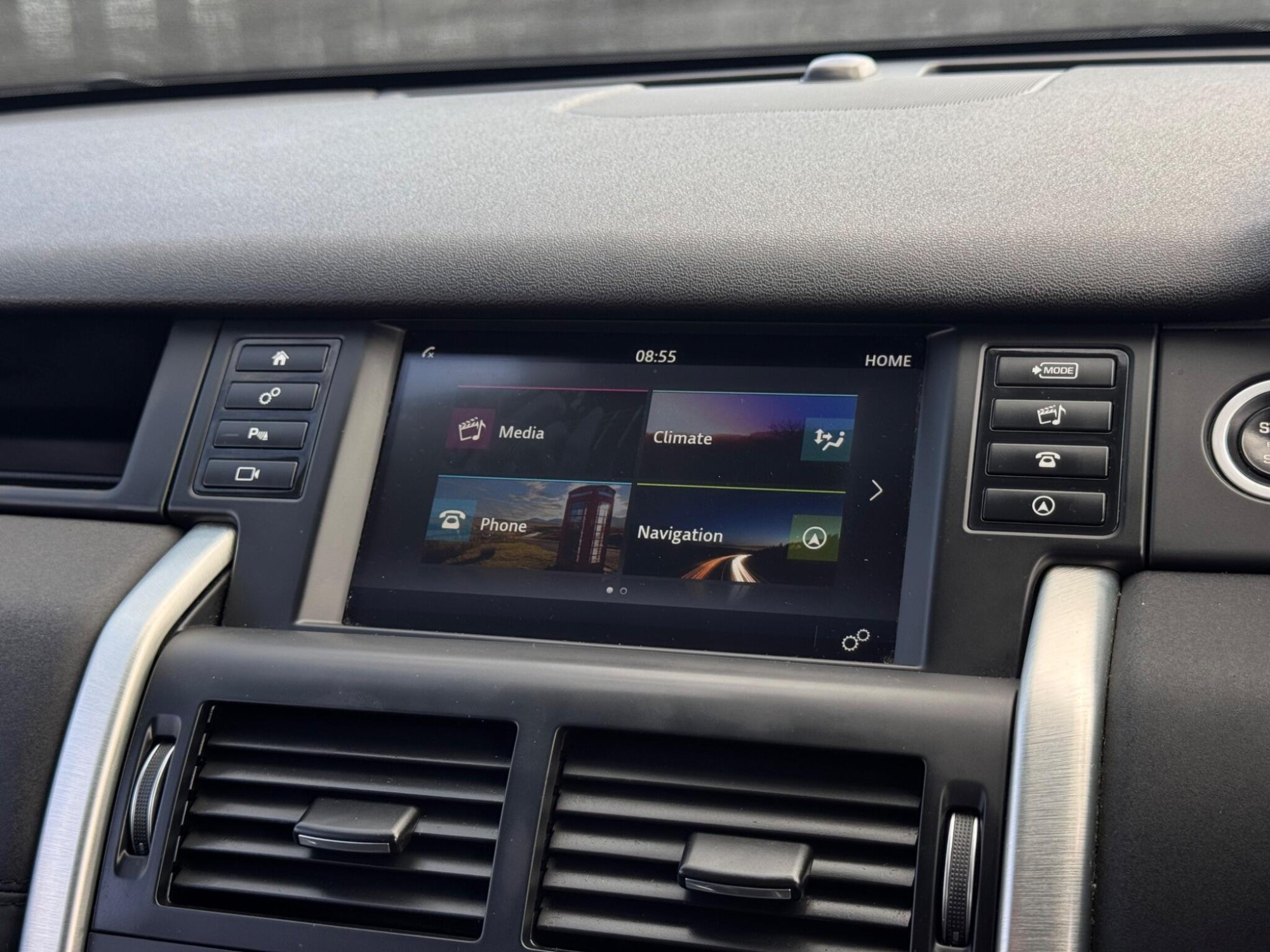 2017 Land Rover Discovery Sport image 23