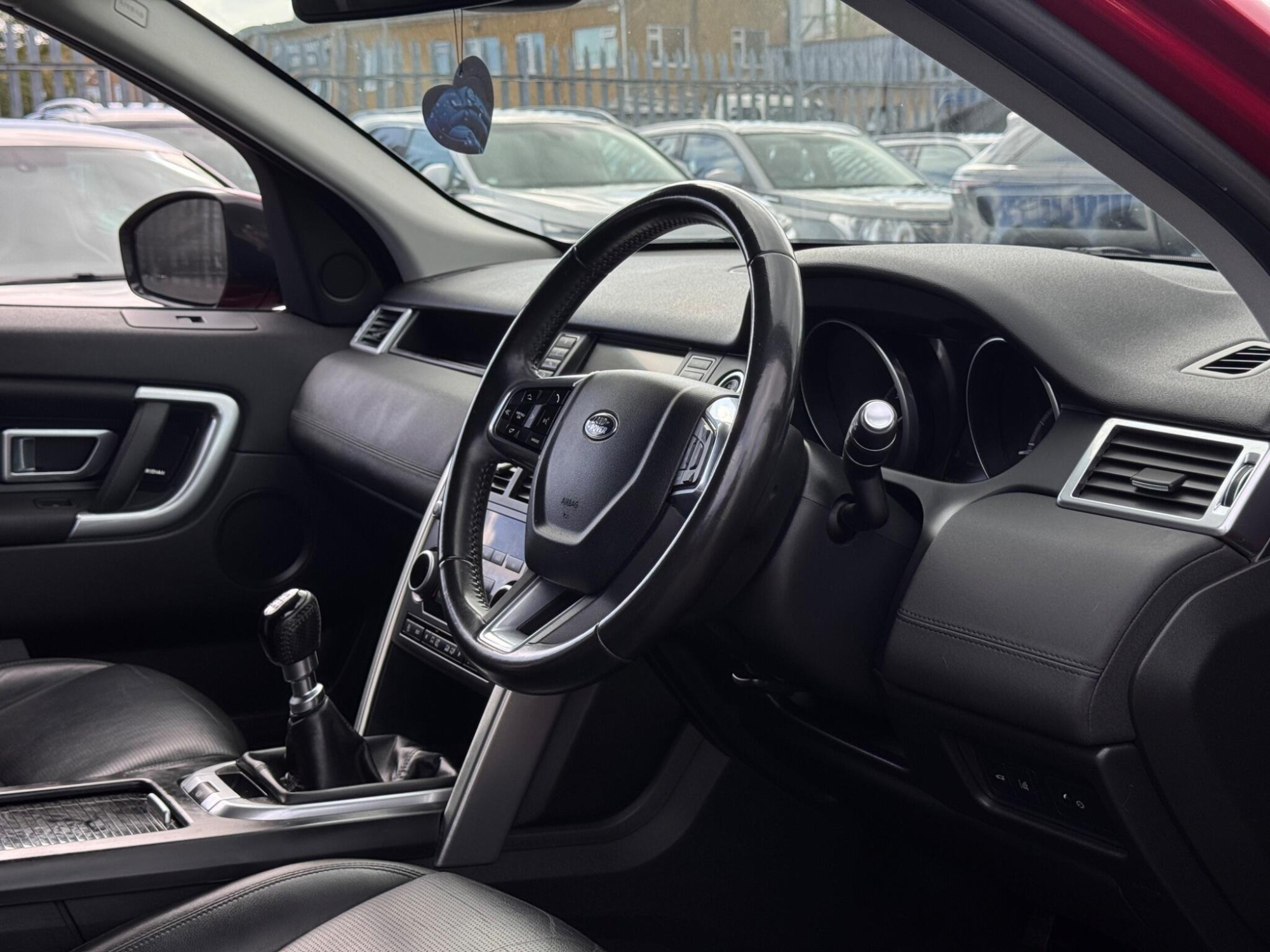 2017 Land Rover Discovery Sport image 19