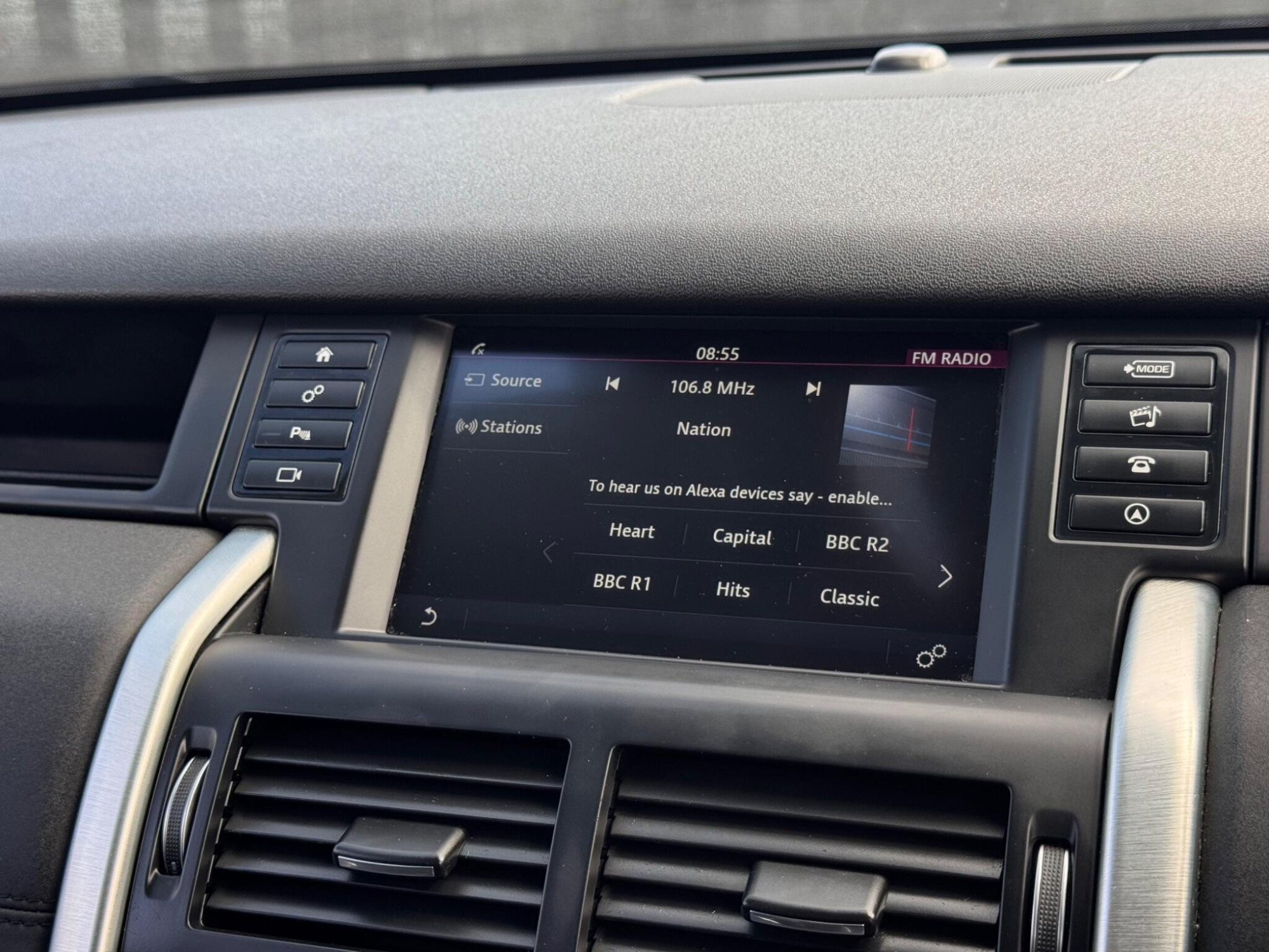 2017 Land Rover Discovery Sport image 27