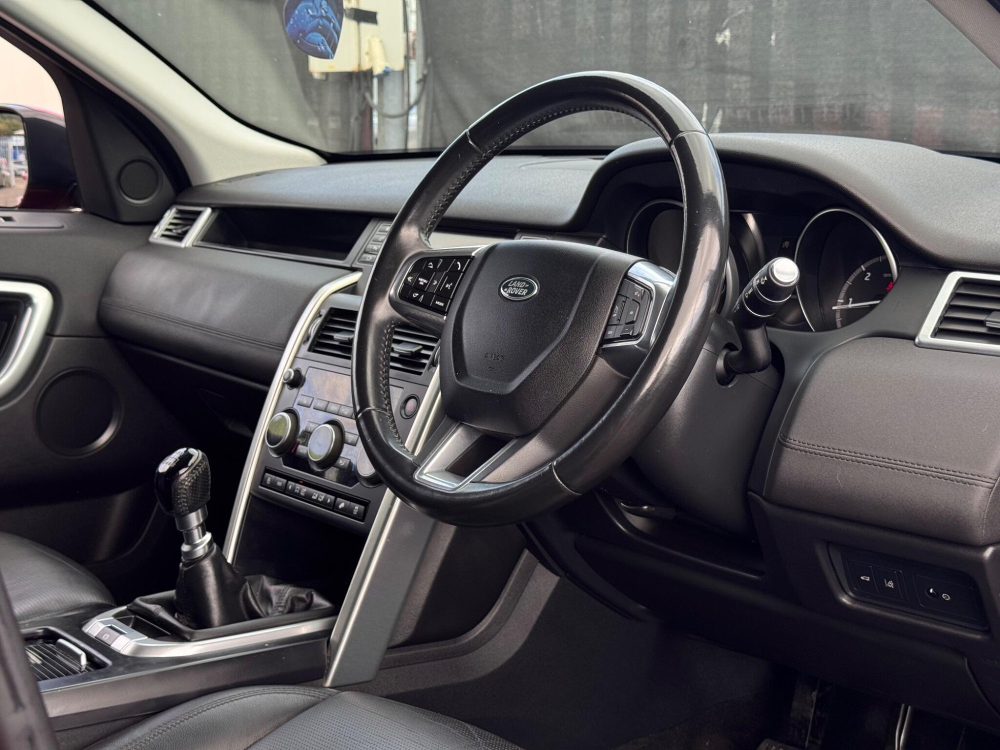 2017 Land Rover Discovery Sport image 3
