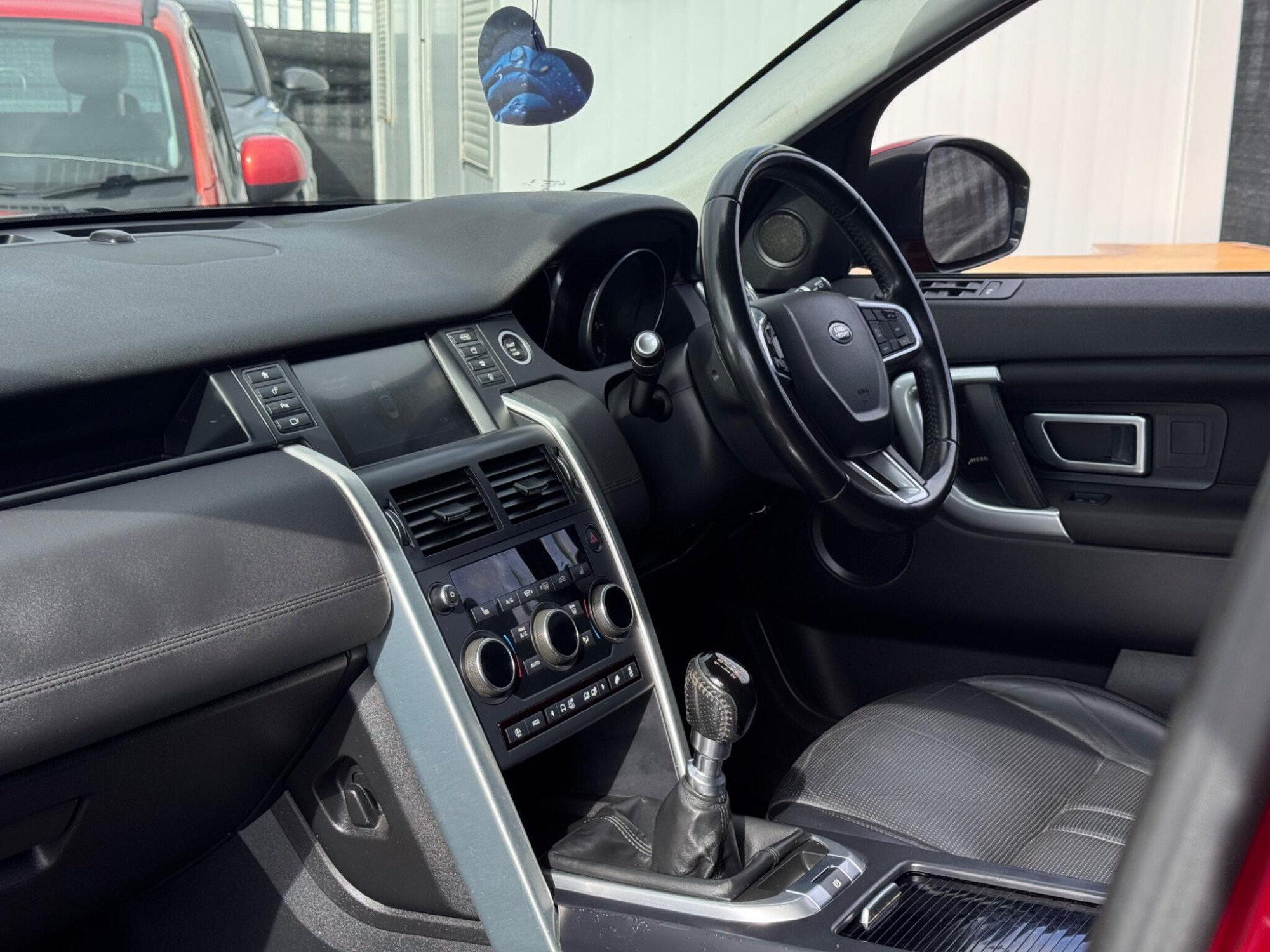 2017 Land Rover Discovery Sport image 12