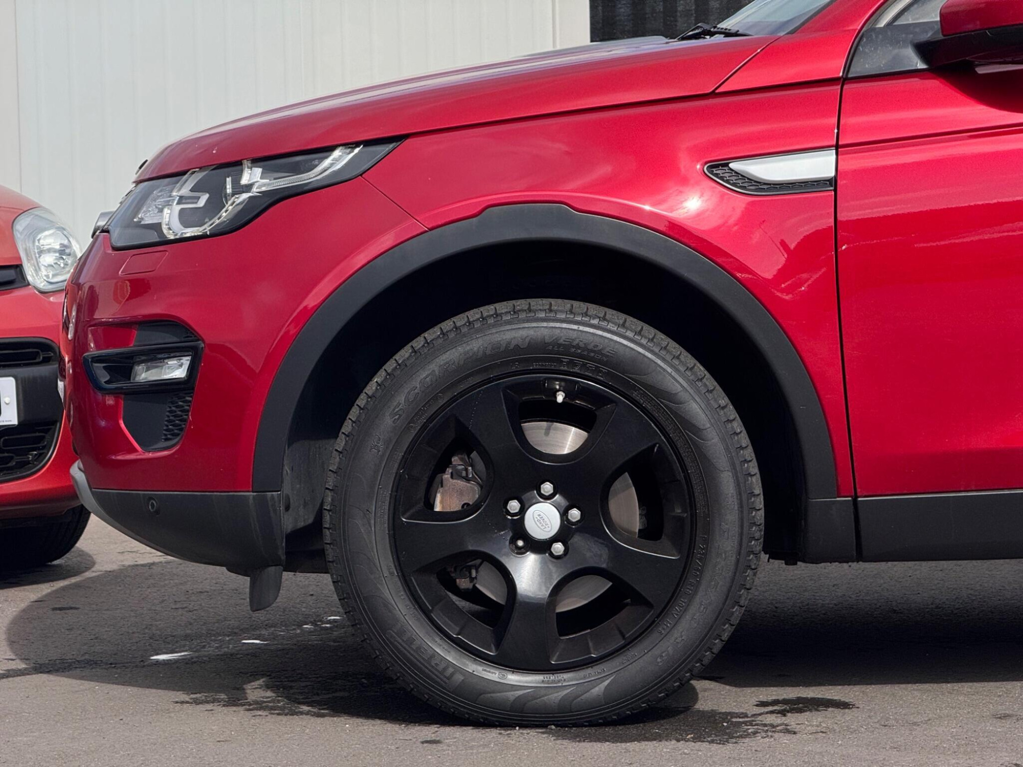 2017 Land Rover Discovery Sport image 14
